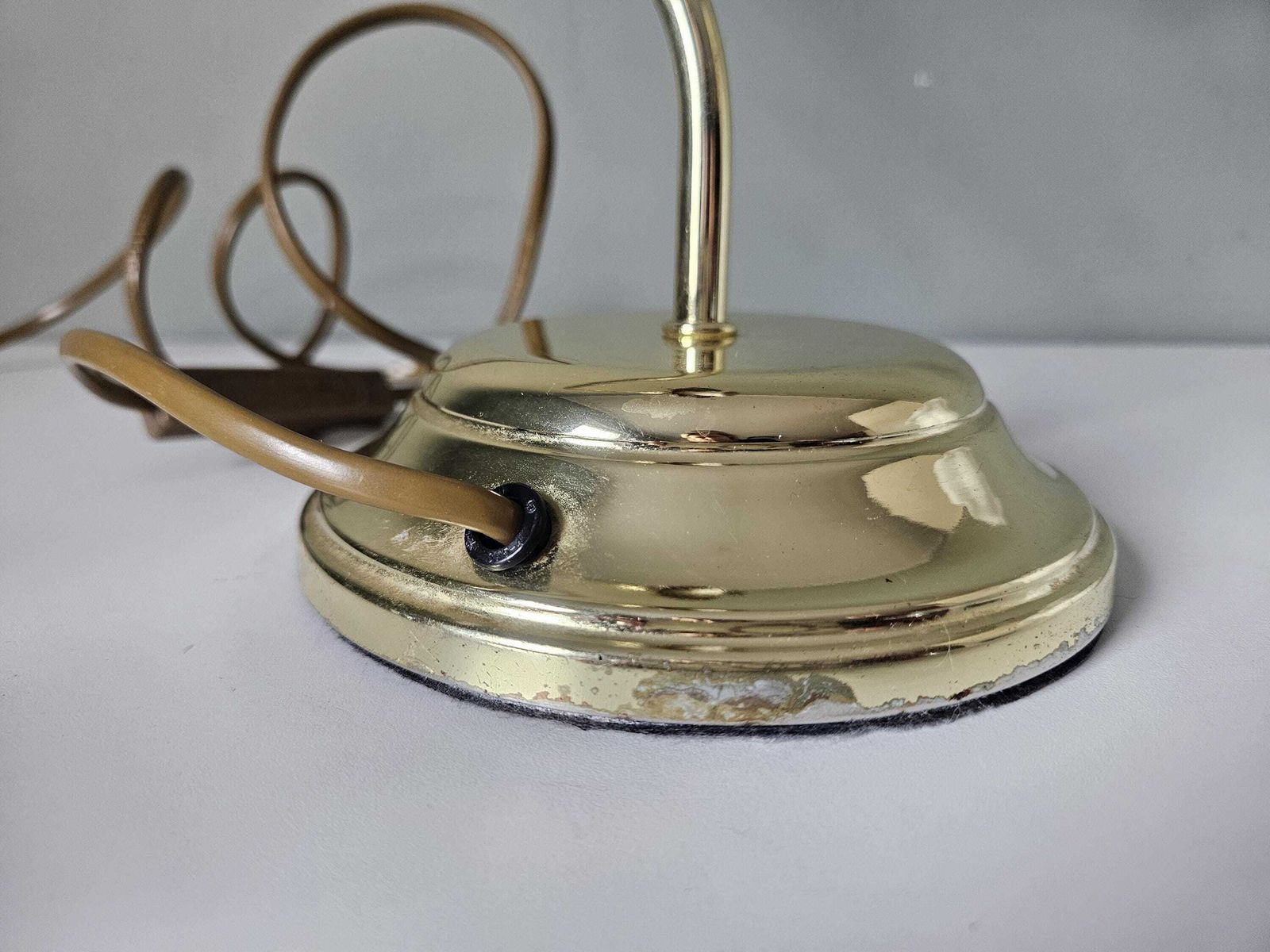 photo for sale 1 van 2 Vintage Messing & Glazen Tafellamp, Bloemenkapje