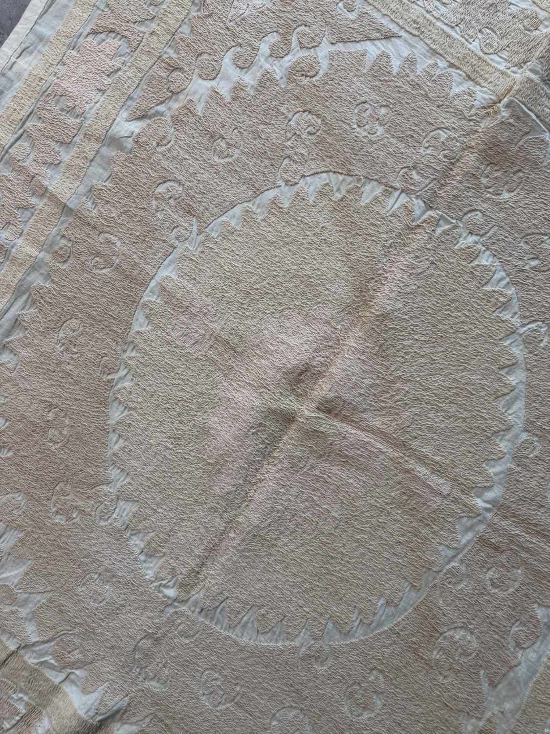 Met de hand geborduurd wit-beige Samarkand Suzani tapijt 130 x 130 cm photo 239.0