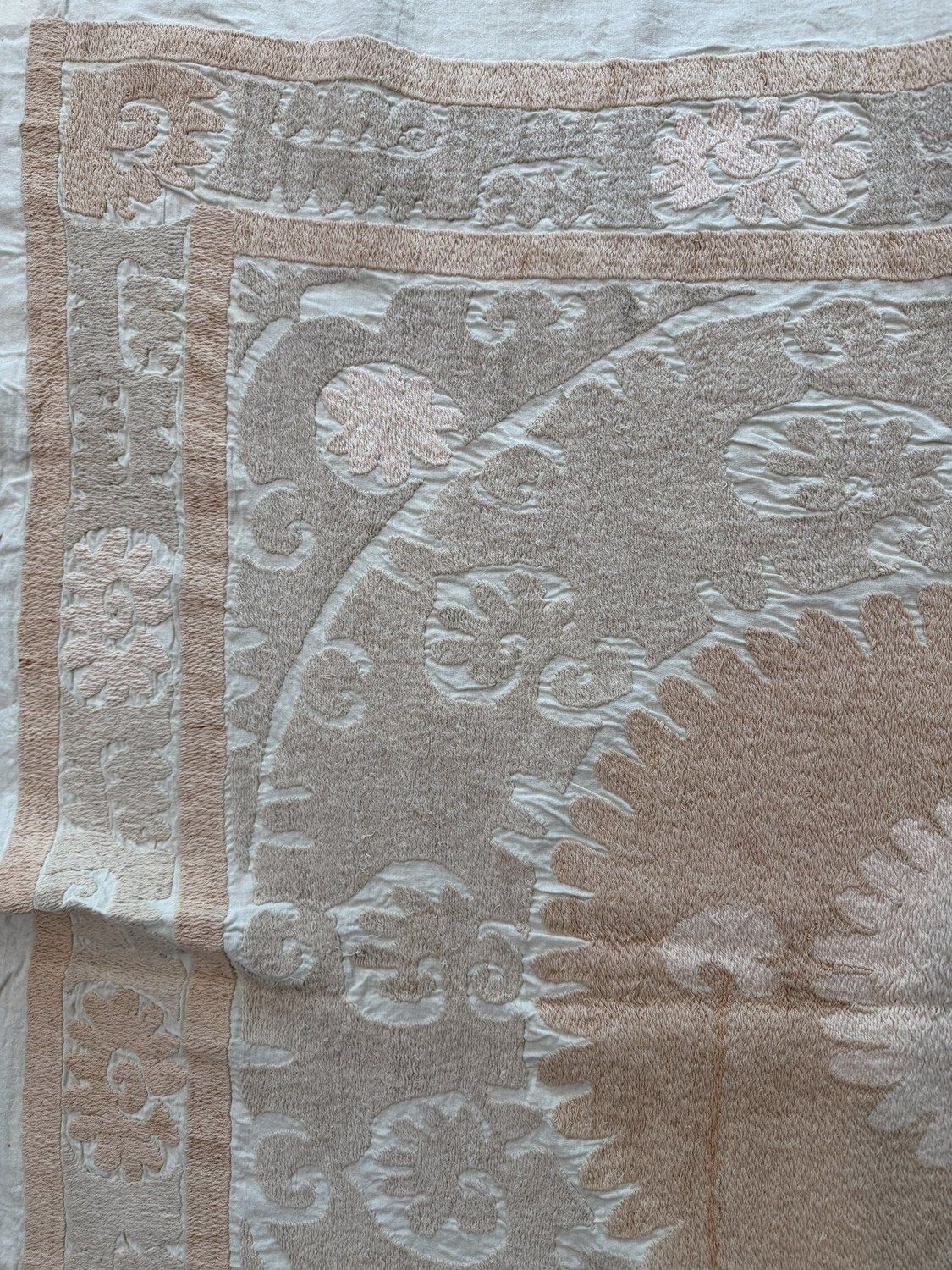 Hand Embroidered White Pink Samarkand Suzani Tapestry 131 X 133 Cm photo buy