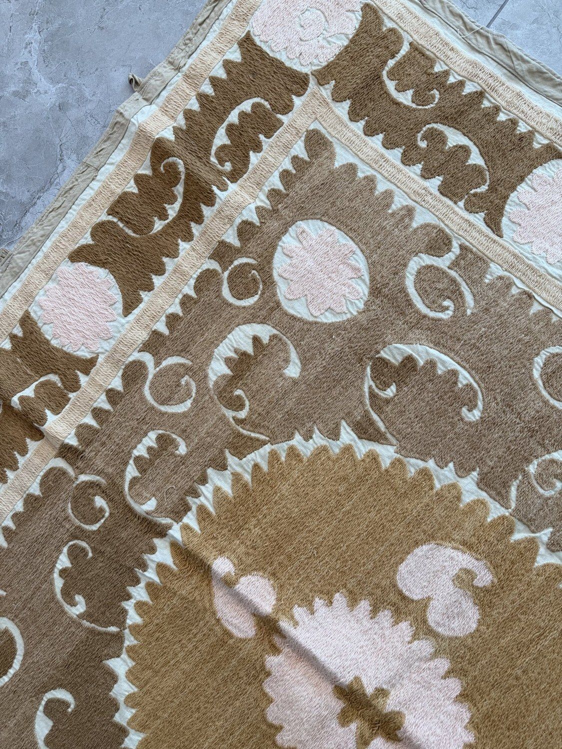 Suzani d'Asie centrale beige et orange, tenture murale, 132 x 140 cm photo 262.0