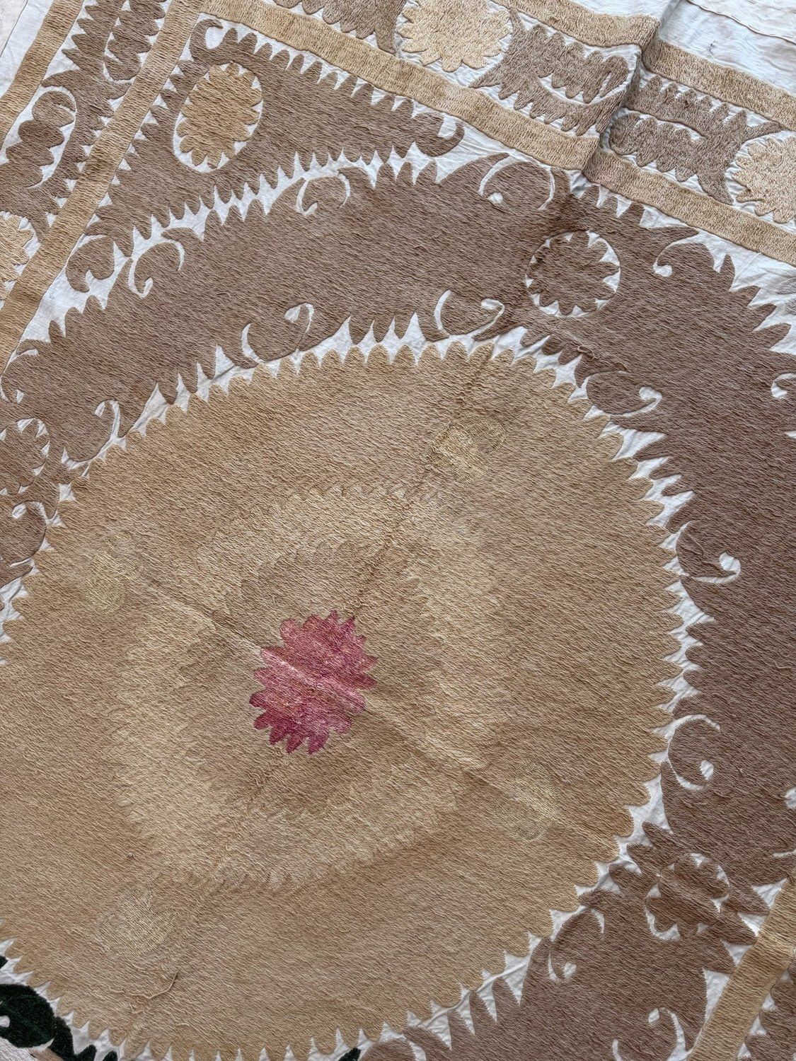 Boho Beige Goud Centraal-Aziatische Suzani Wandkleed 138 x 155 cm photo 303.0