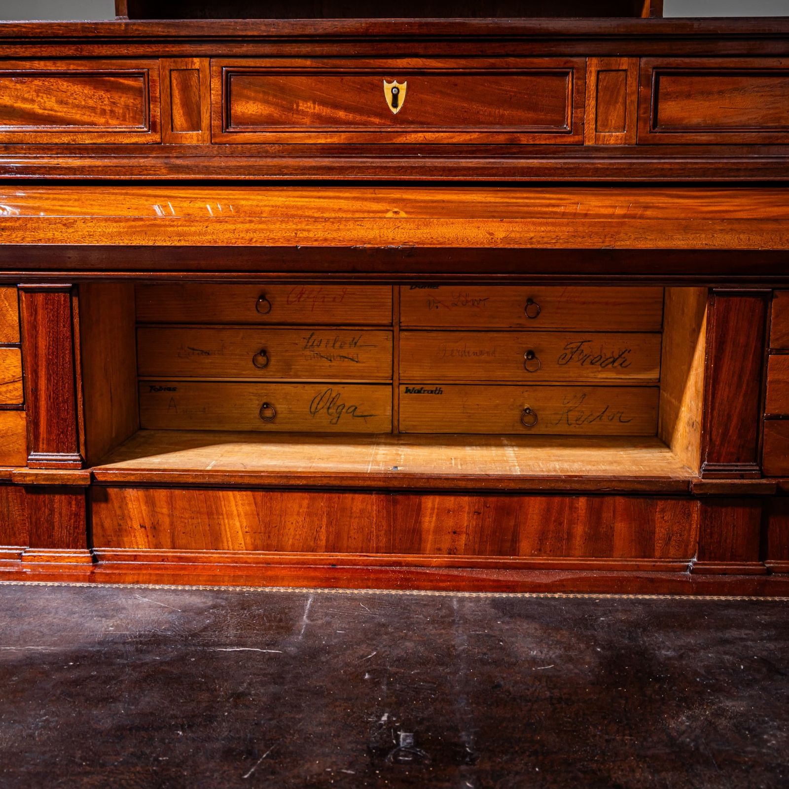 Louis XVI rolschrijfbureau in mahonie, ca. 1800 photo for sale