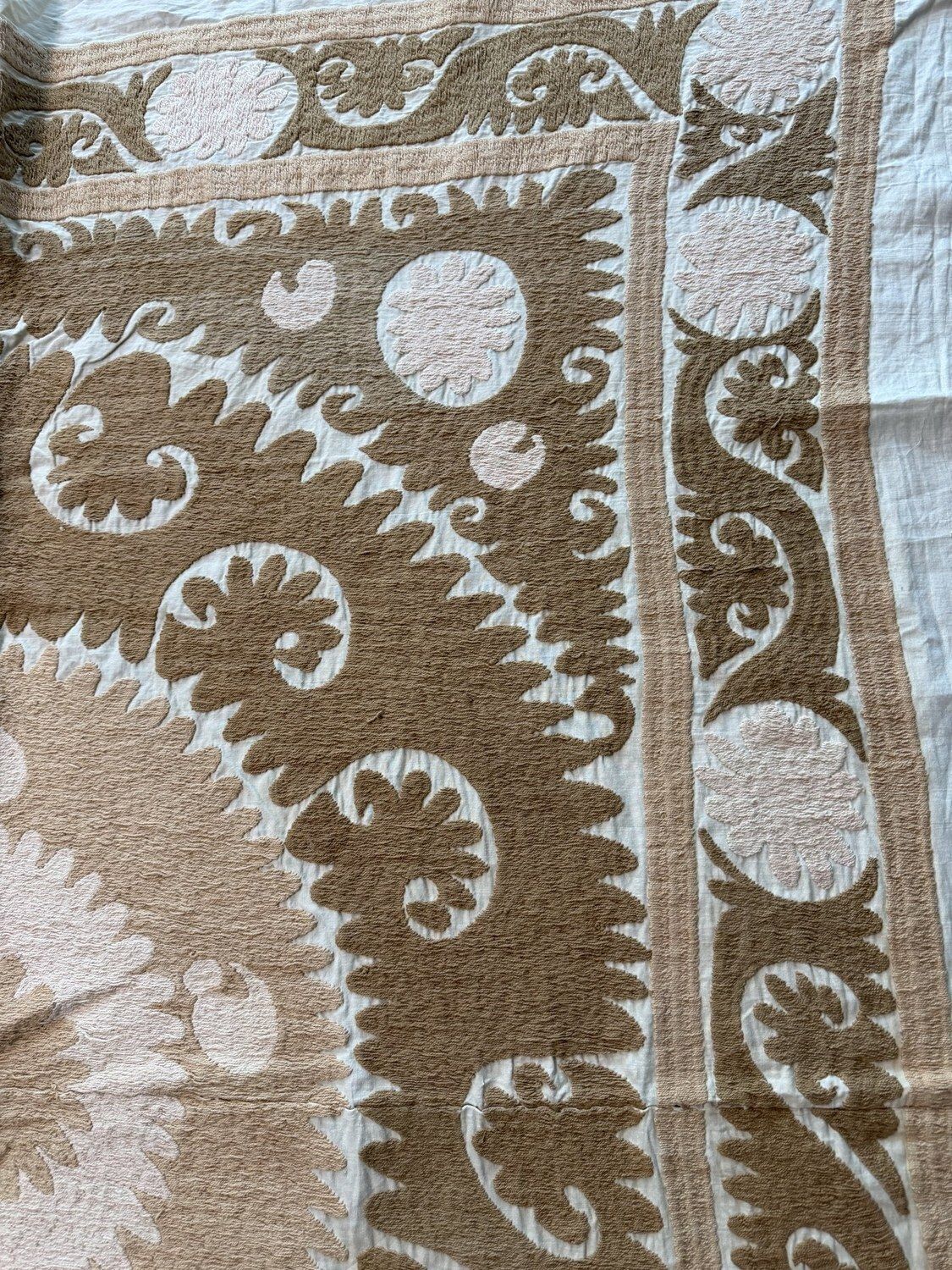 Boho bruine en witte Centraal-Aziatische suzani wandkleed 144 x 170 cm photo buy