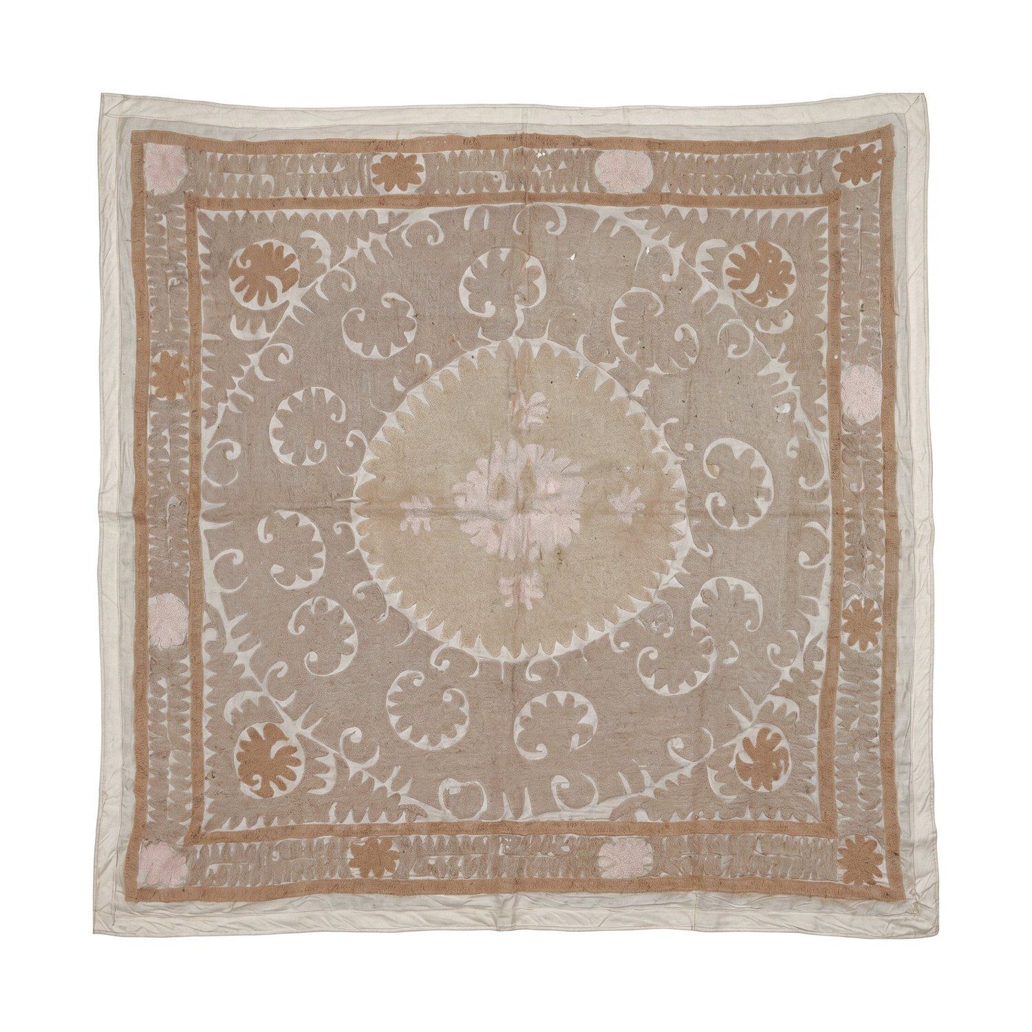 Met de hand geborduurd wit-beige Samarkand Suzani tapijt 146 x 160 cm