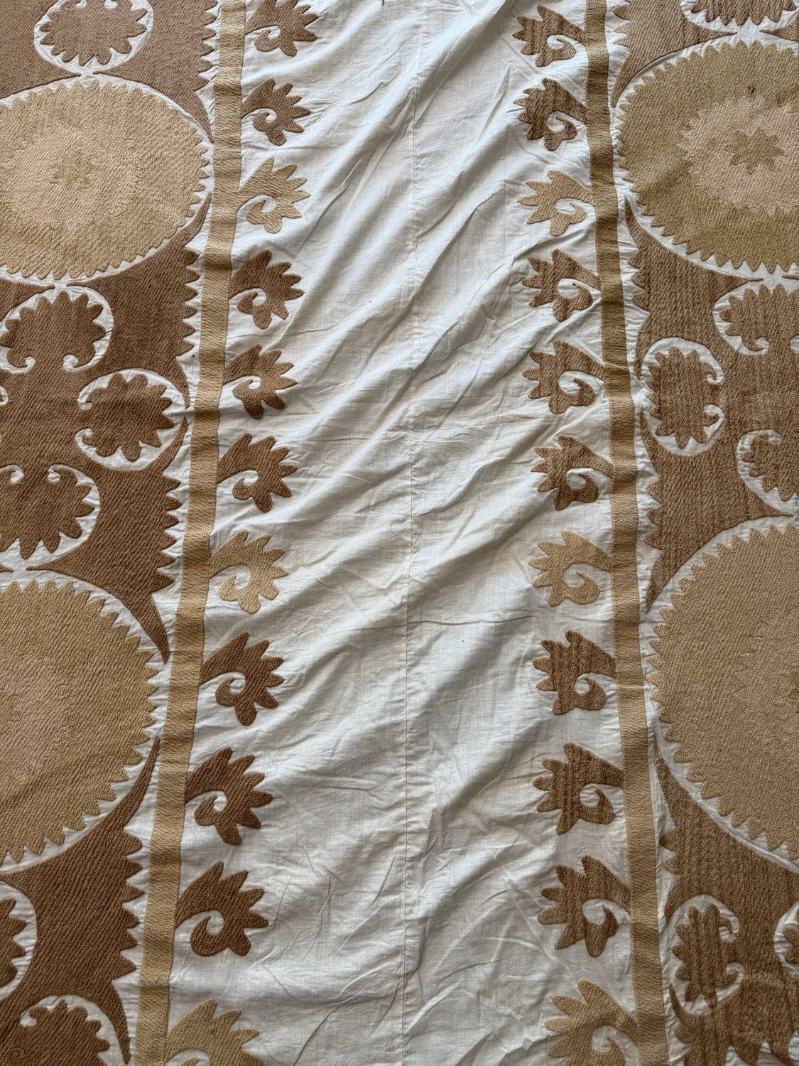Handgeborduurd beige wit Samarkand Suzani tapijt 154 x 269 cm photo buy