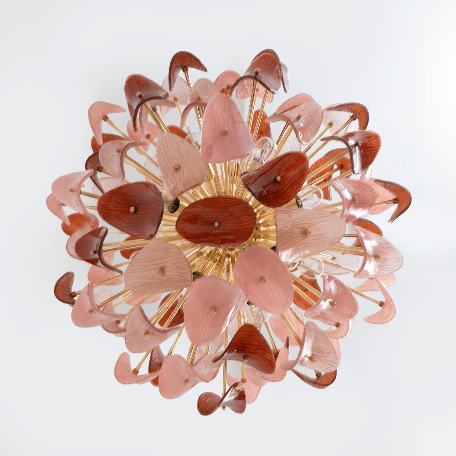 Italiaanse Sputnik-hanglamp in roze en robijnrood Murano-glas met messing photo vinterior