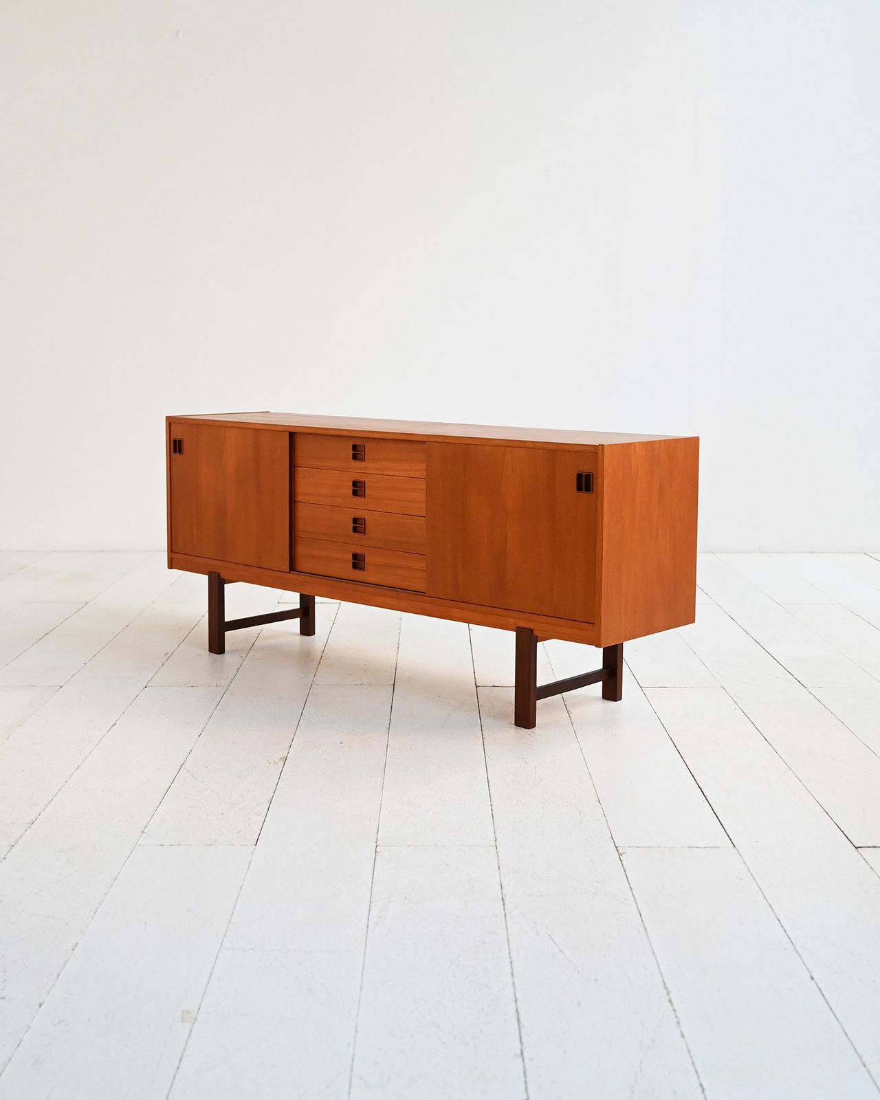 "Comet" Teakhouten Dressoir van Bogeryd, ca. jaren 1960 photo vinterior