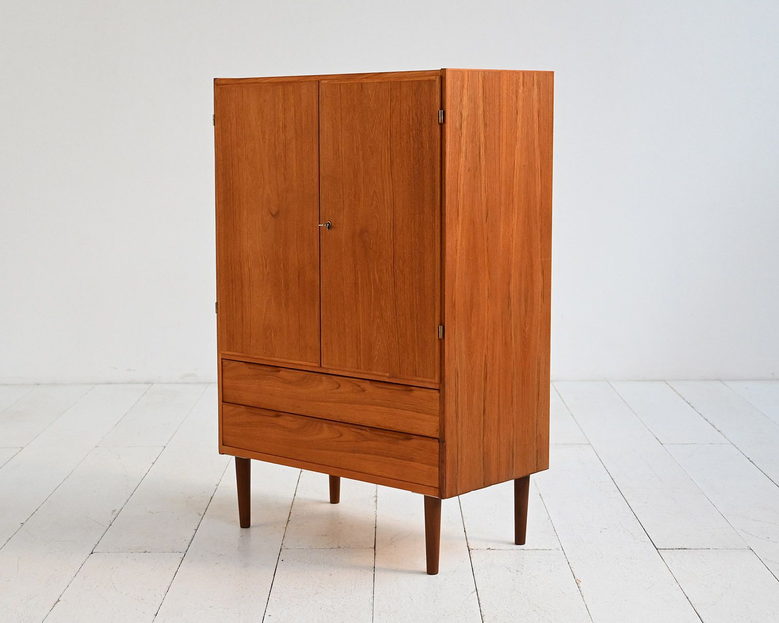 Scandinavisch teakhouten kastje, ca. jaren 1950/60 photo furniture