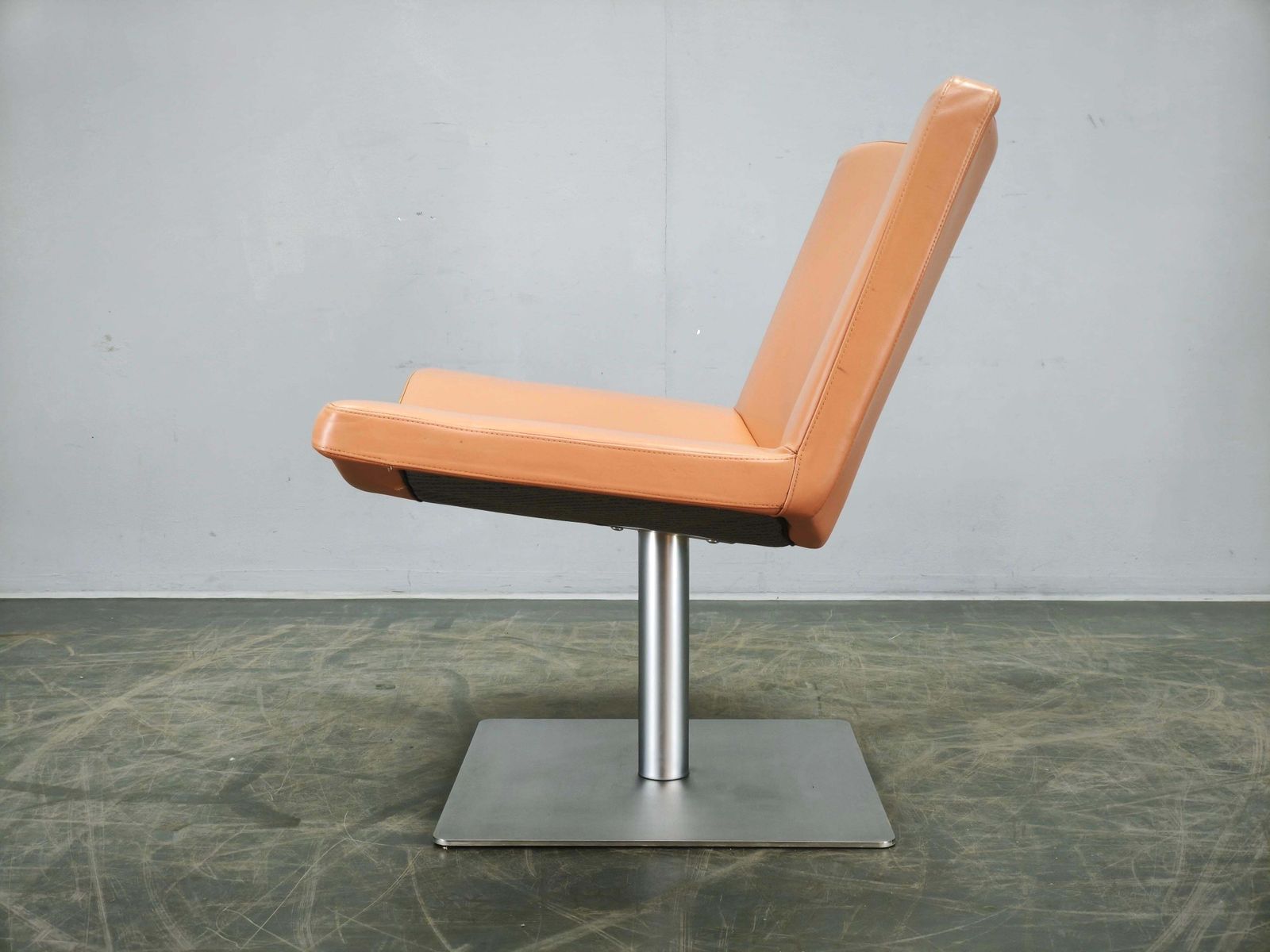 Meubels Peter Maly Wave lederen loungestoel voor Tonon Italia, jaren 1990 photo