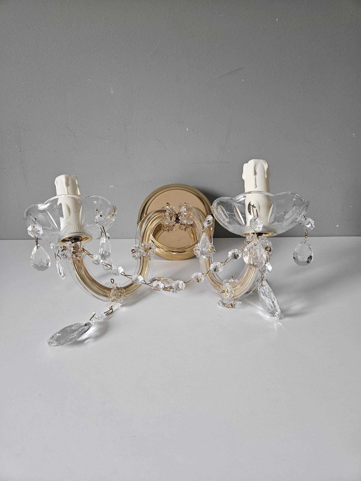 photo furniture Vintage kristallen wandlamp, 2-armig, messing & glas, kaarslicht