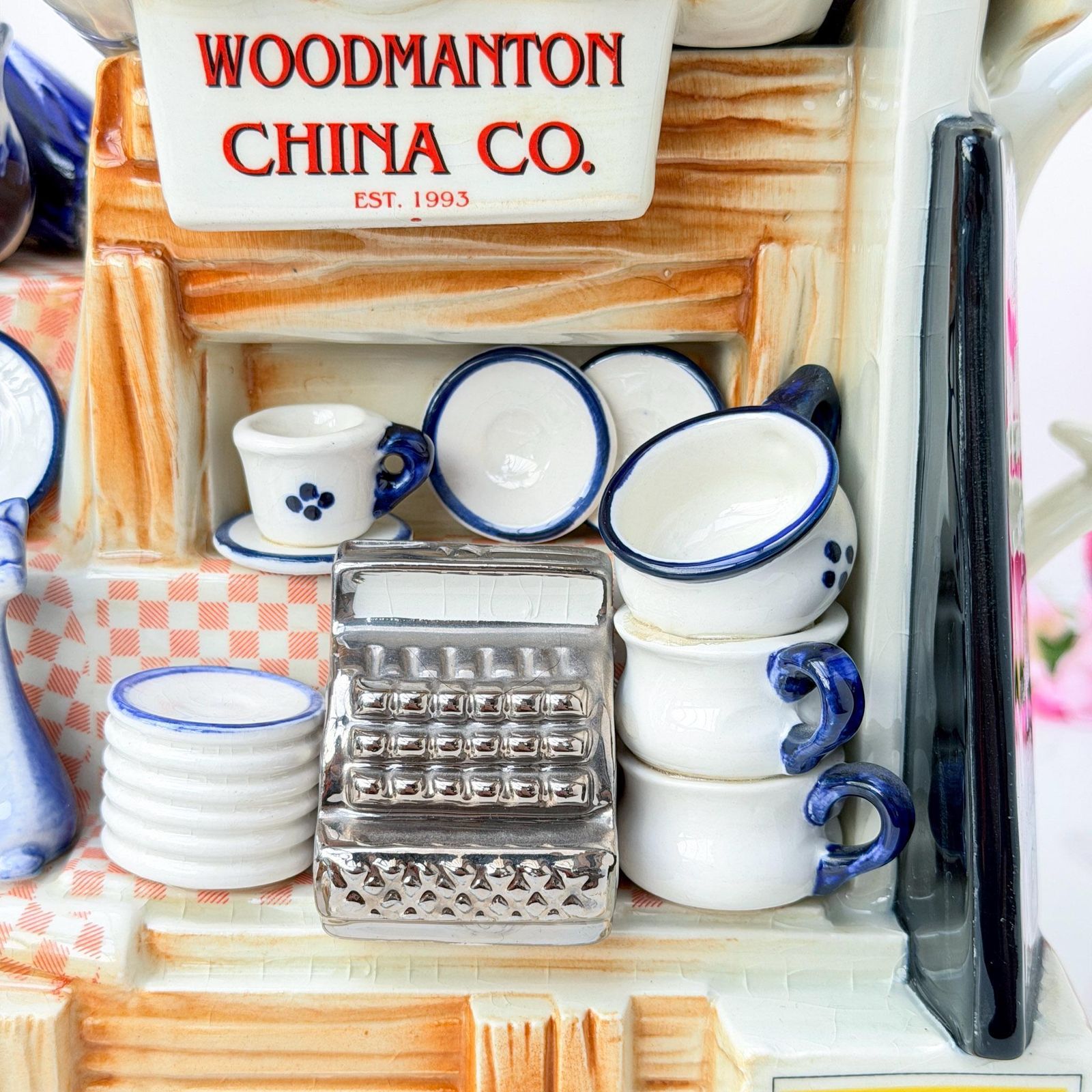 photo furniture Gesigneerde Paul Cardew Woodmanton China theepot 1993, novelty, vintage