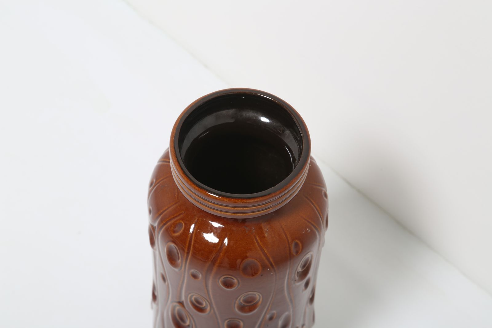 Mid-Century keramische vloervaas met reliëfdecor, West-Duitsland, jaren 1960. photo for sale