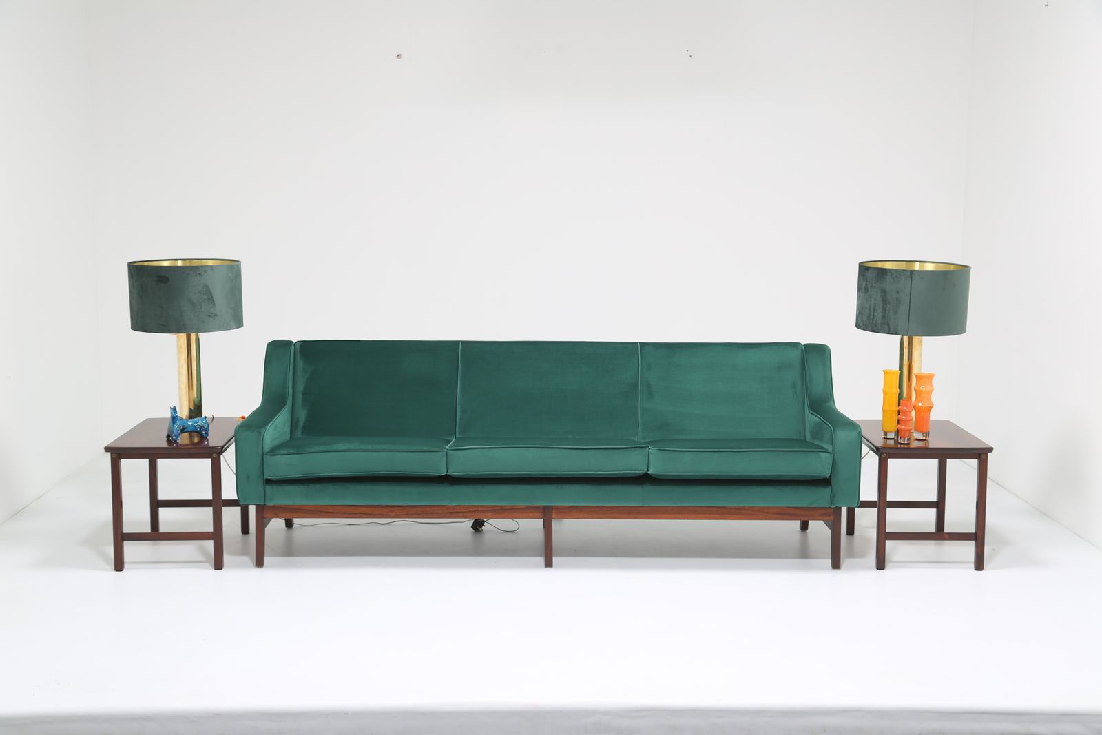 photo vinterior Grand canapé 3 places vintage en velours vert émeraude, attribué à Kai Lyngfeldt Larsen, années 1960.