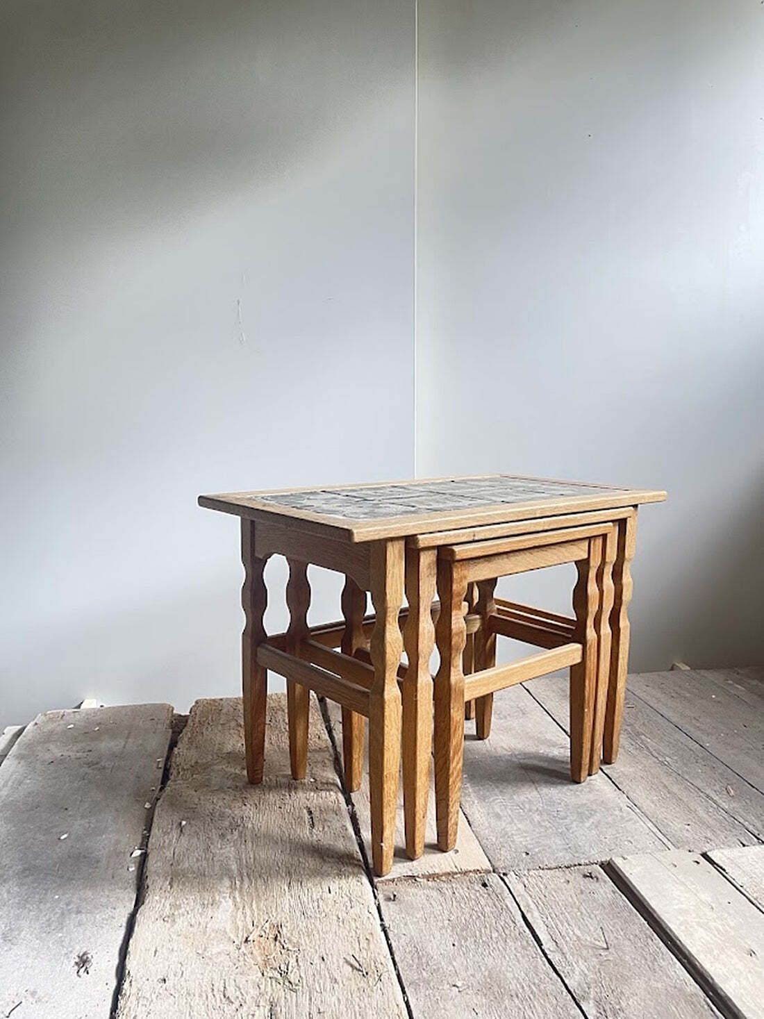Henning Kjærnulf Set van drie eiken bijzettafels voor EG Kvalitetsmøbel, Denemarken, jaren 1960 photo for sale
