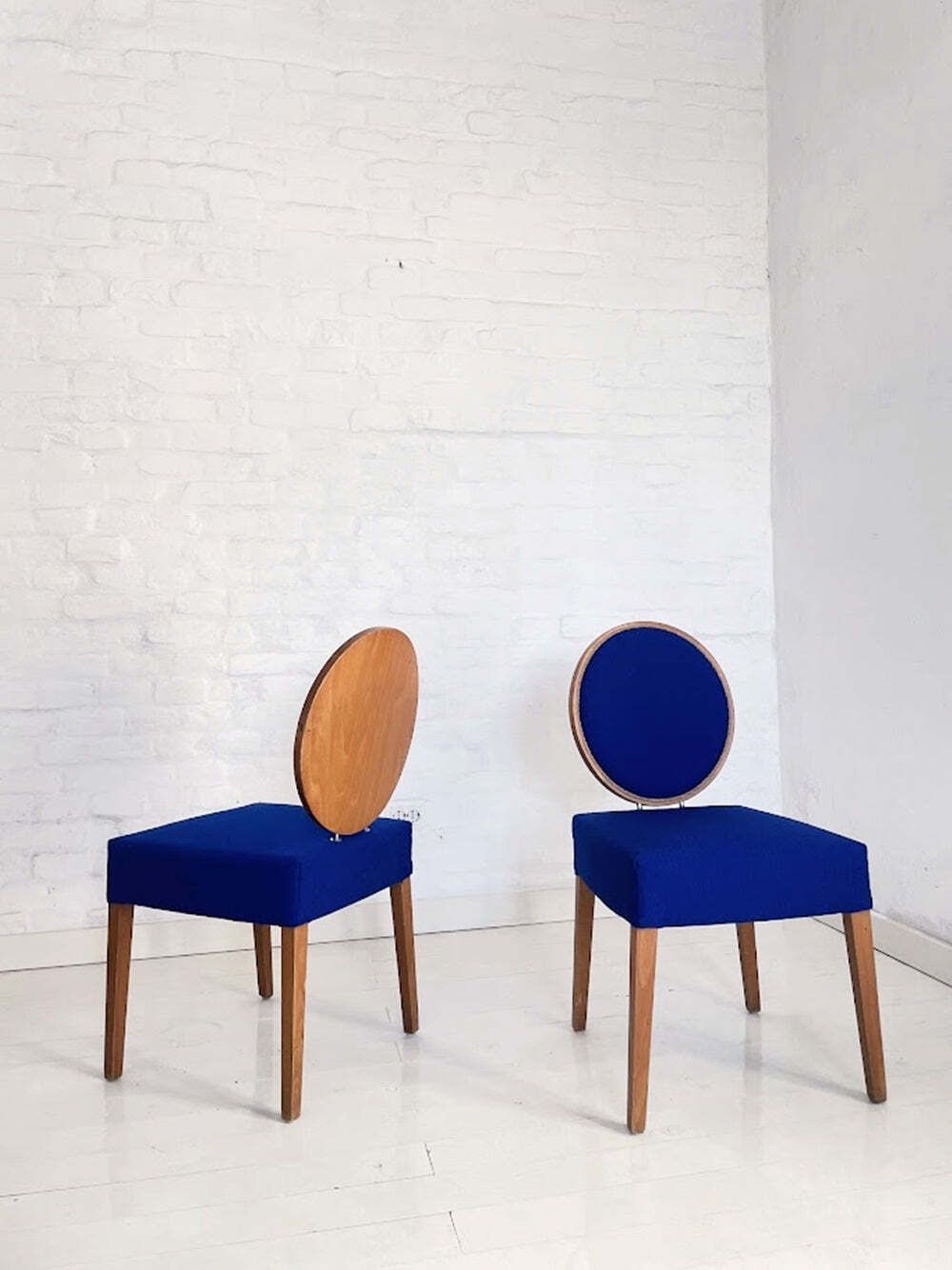 Paar Italiaanse postmoderne stoelen, jaren 1990 photo Meubels