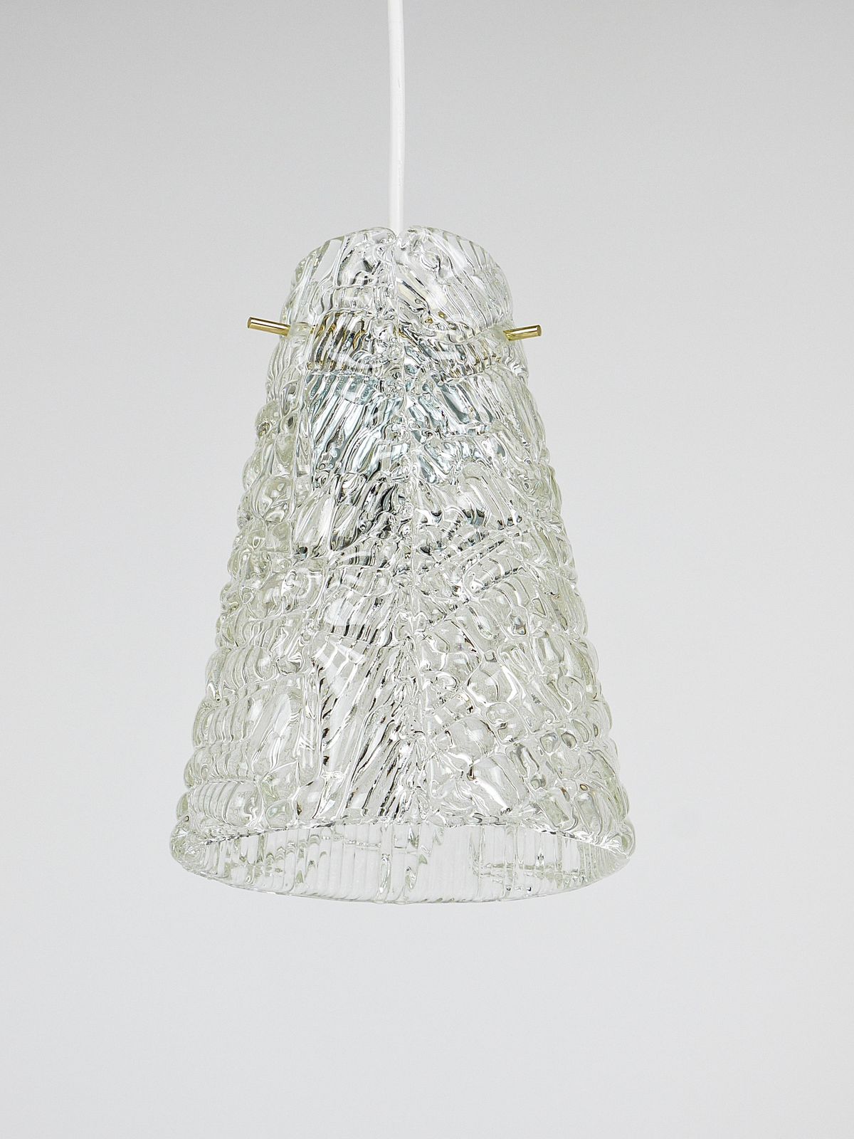 photo vintage J.T. Kalmar Mid-Century Textured Glass & Brass Hanglamp, Oostenrijk, jaren 1950