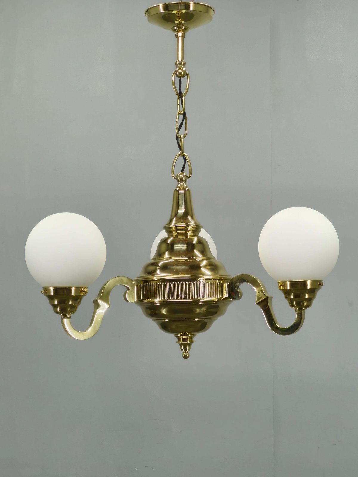 Tsjechische neo-barokke messing kroonluchter met opaalglobe kappen, jaren 1930 photo furniture