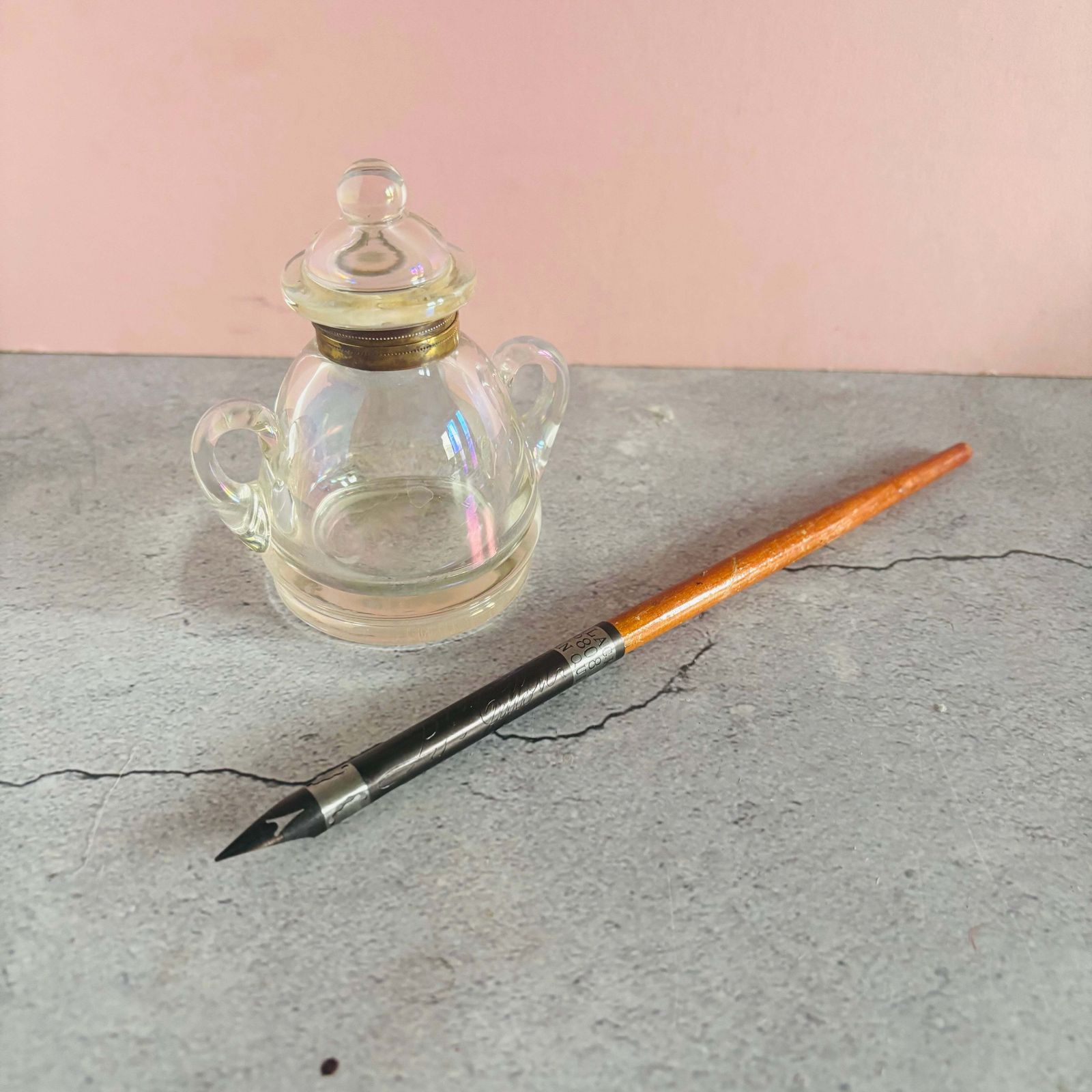Woonaccessoires Antiek iriserend Boheems glazen bolvorming inktpotje photo