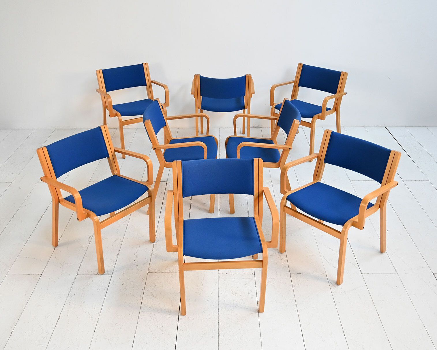 Set van acht stoelen van Magnus Olesen, eind 20e eeuw