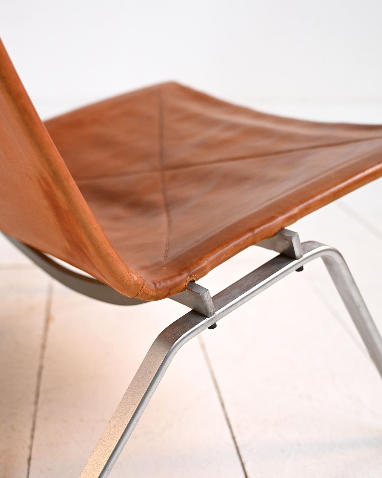photo for sale Paar "PK22" fauteuils van Poul Kjærholm voor E. Kold Christensen, ca. jaren 1950