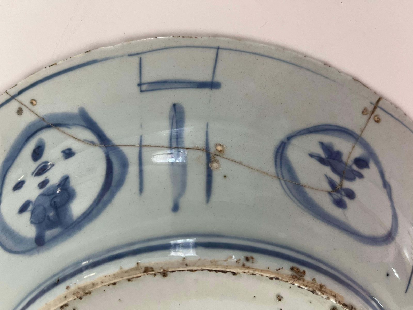 Woonaccessoires Chinees figuratief Kraak-porselein, schotel of bord, blauw en wit, Ming Wanli, ca. 1590 photo