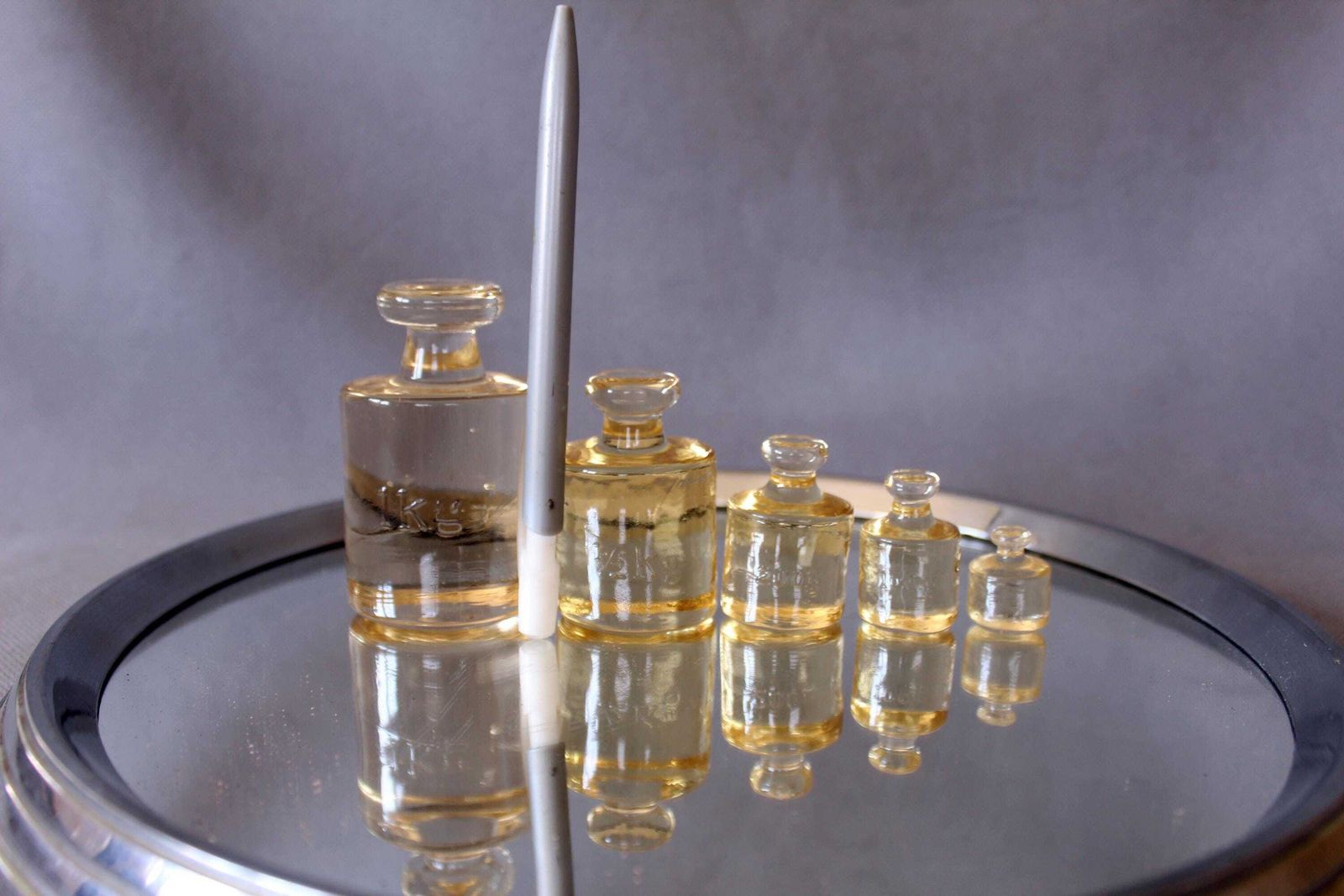 Antieke Franse apothekergewichten van glas, set van 5 stuks van 1 kg tot 50 g, apotheekgewichten, Frankrijk, meten photo Woonaccessoires