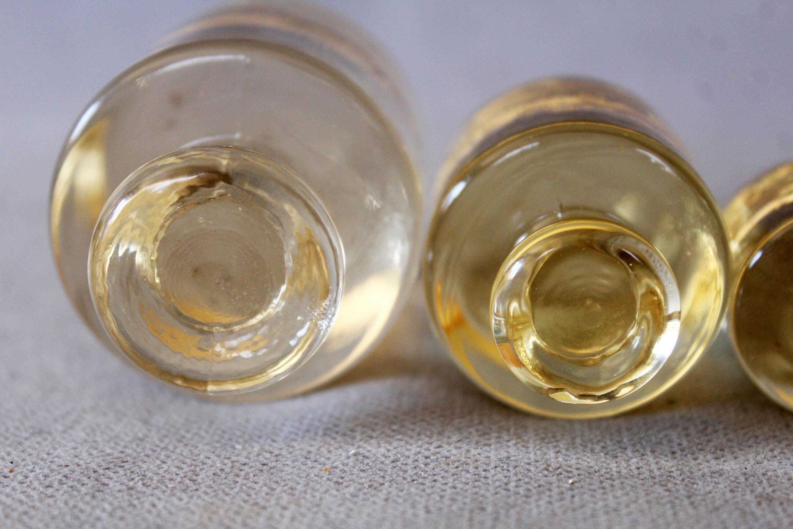 photo vinterior Antieke Franse apothekergewichten van glas, set van 5 stuks van 1 kg tot 50 g, apotheekgewichten, Frankrijk, meten