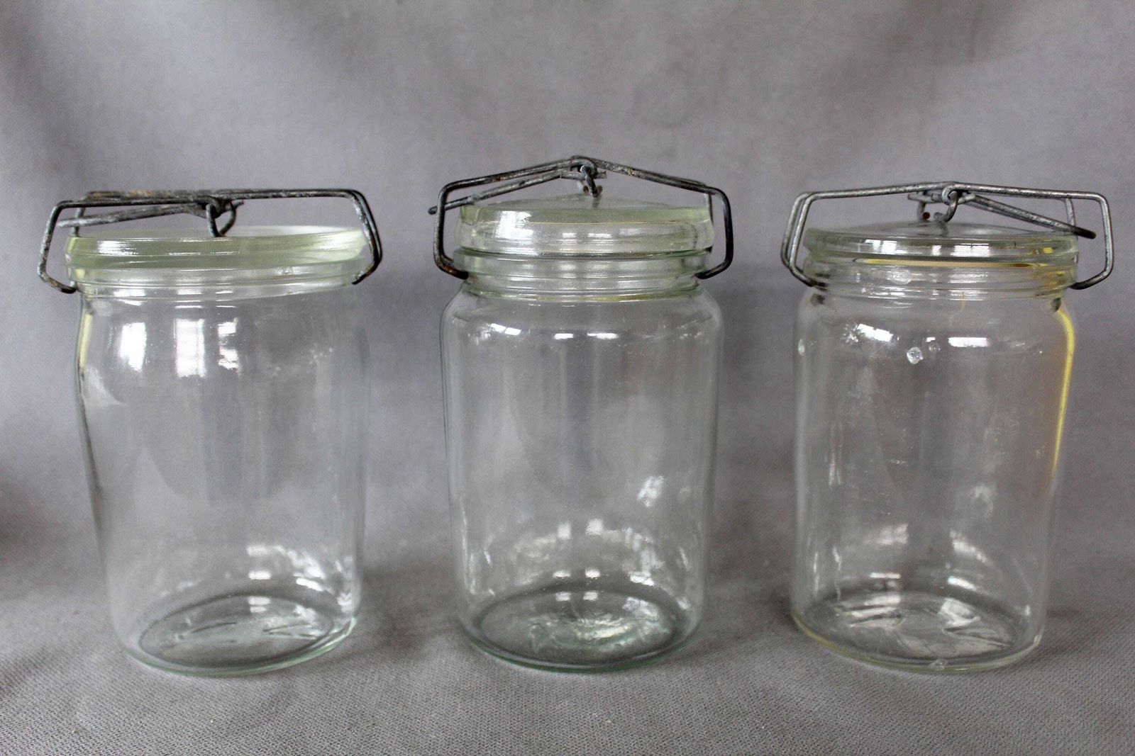 Lot de 3 bocaux de conservation vintage Val Saint Lambert en verre avec couvercle et fermetures métalliques, 1 litre, 1932 photo furniture