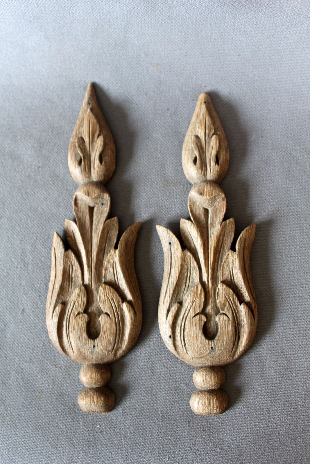 Set van twee antieke Franse handgesneden houten architectuurelementen – ornamenteel, met bladwerkmotief, fries, wanddecoratie of meubelversiering photo furniture