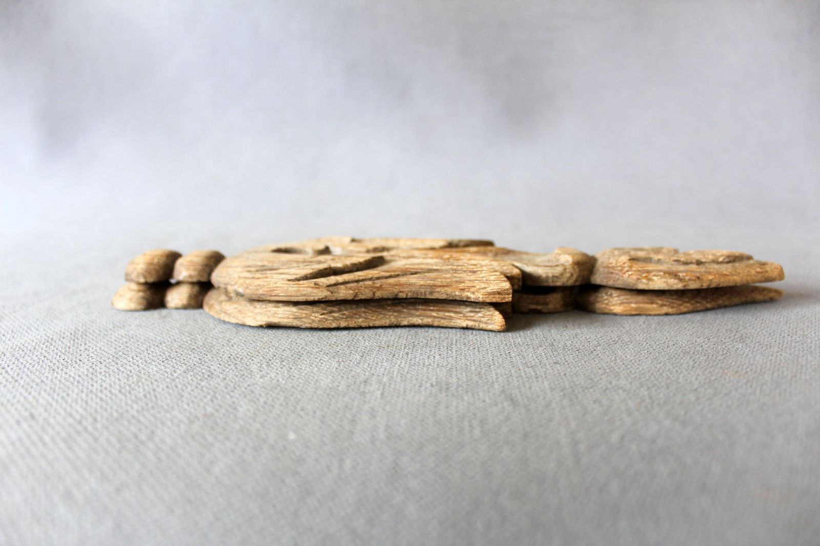photo vinterior Set van twee antieke Franse handgesneden houten architectuurelementen – ornamenteel, met bladwerkmotief, fries, wanddecoratie of meubelversiering