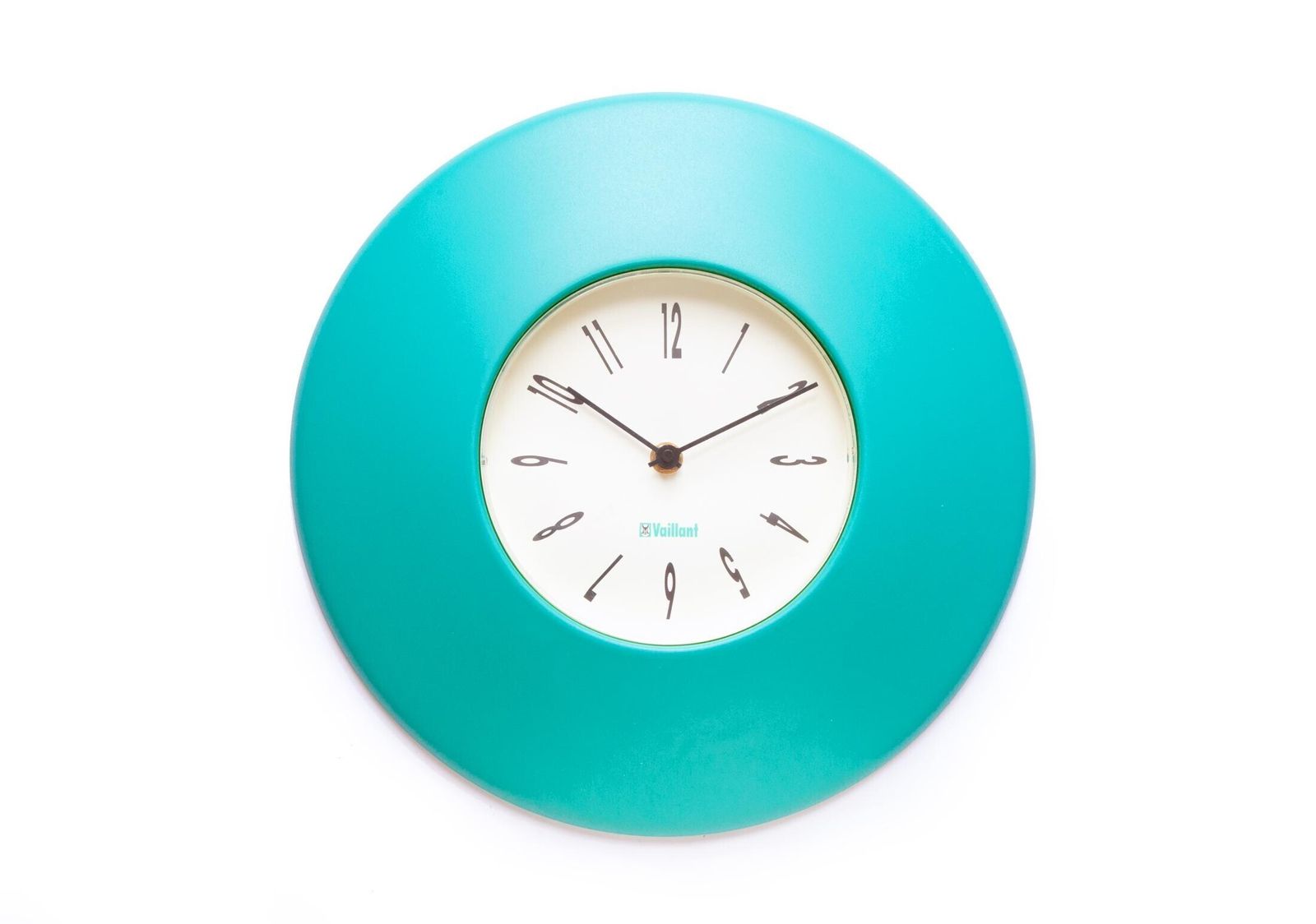 Postmodern wandklok Vaillant Duitsland jaren 80–90 Memphis-era Panton Space Age batterij turquoise groot