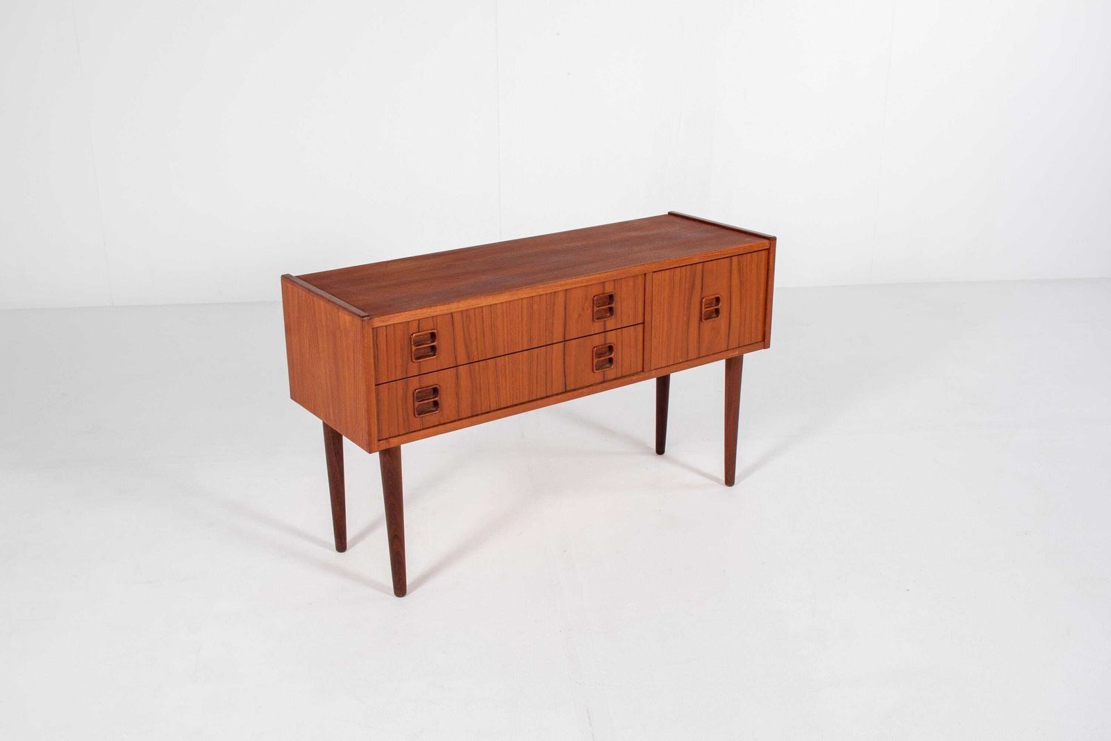 Mid-Century Modern Deens teakhouten dressoir, ladekast, jaren 1960 photo vinterior