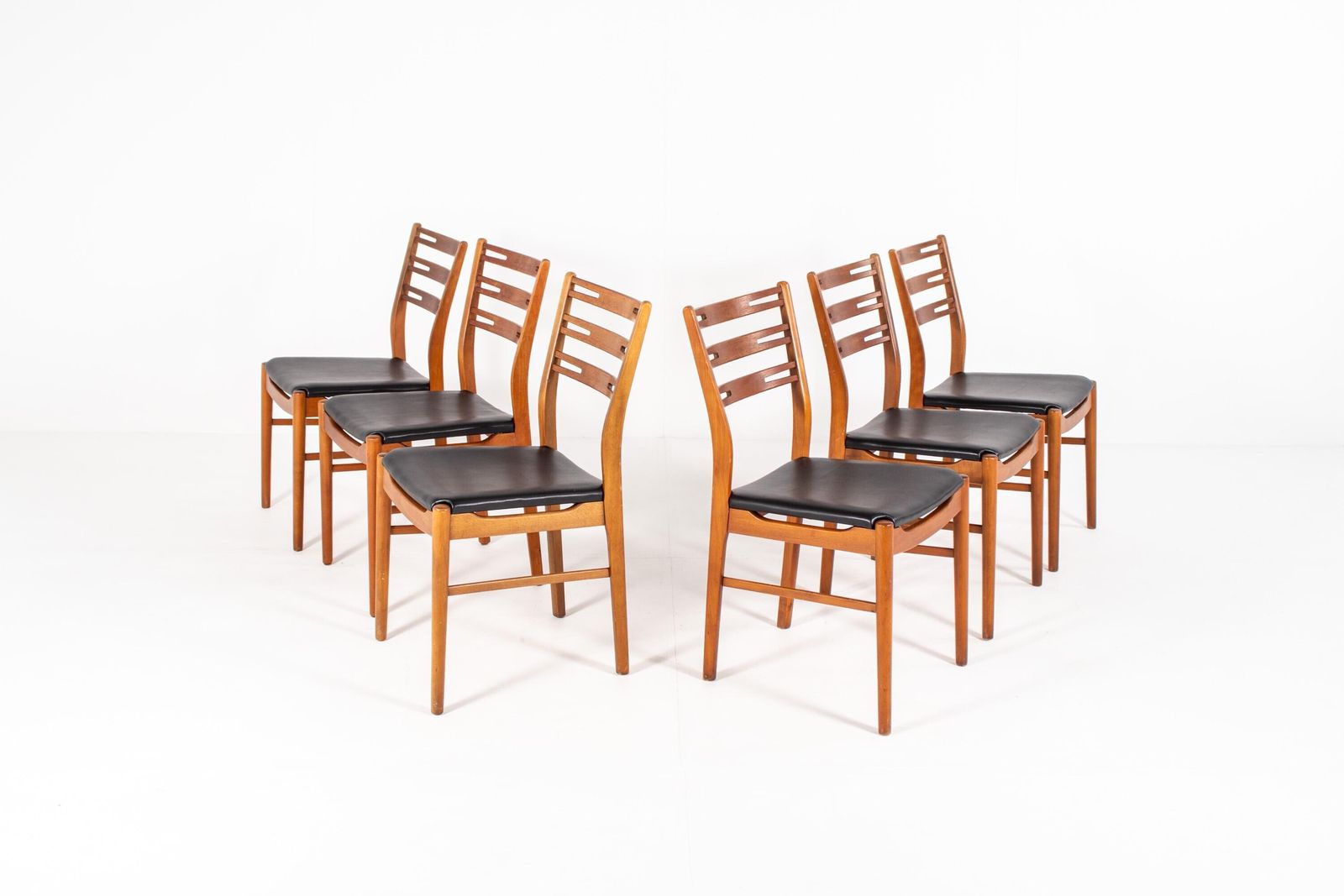 Set van 6 Deense Mid-Century teakhouten eetkamerstoelen model 210 van Farstrup - jaren 1960 photo for sale