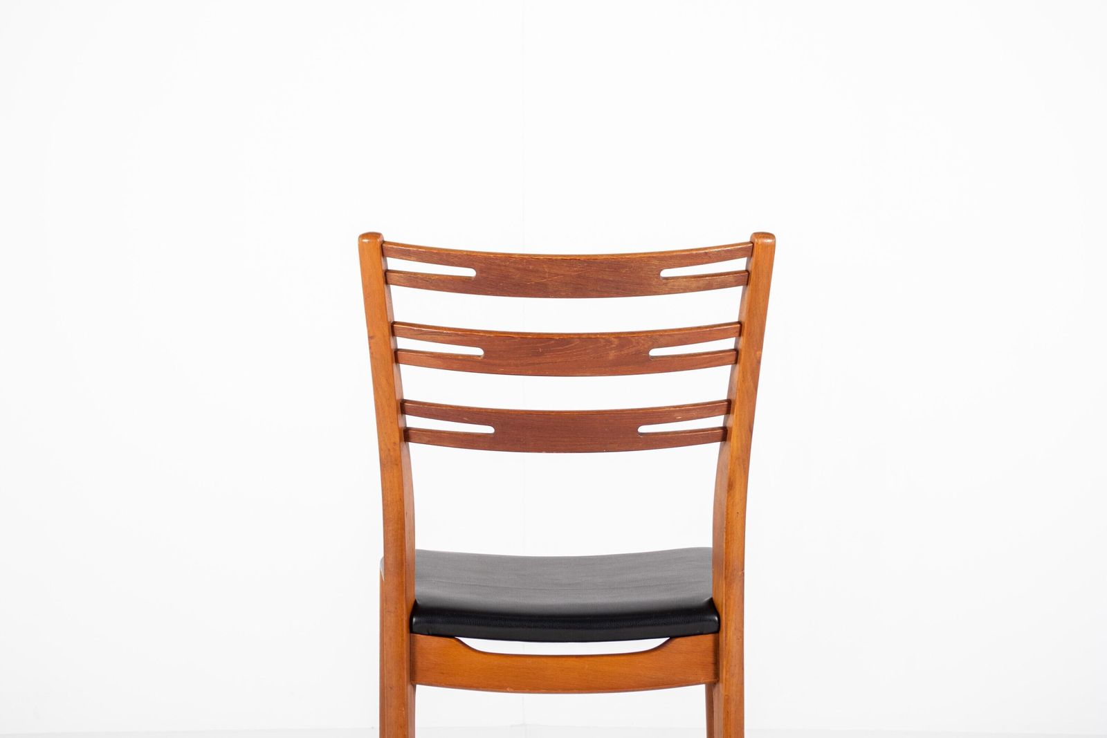 1939.0 Set van 6 Deense Mid-Century teakhouten eetkamerstoelen model 210 van Farstrup - jaren 1960 photo