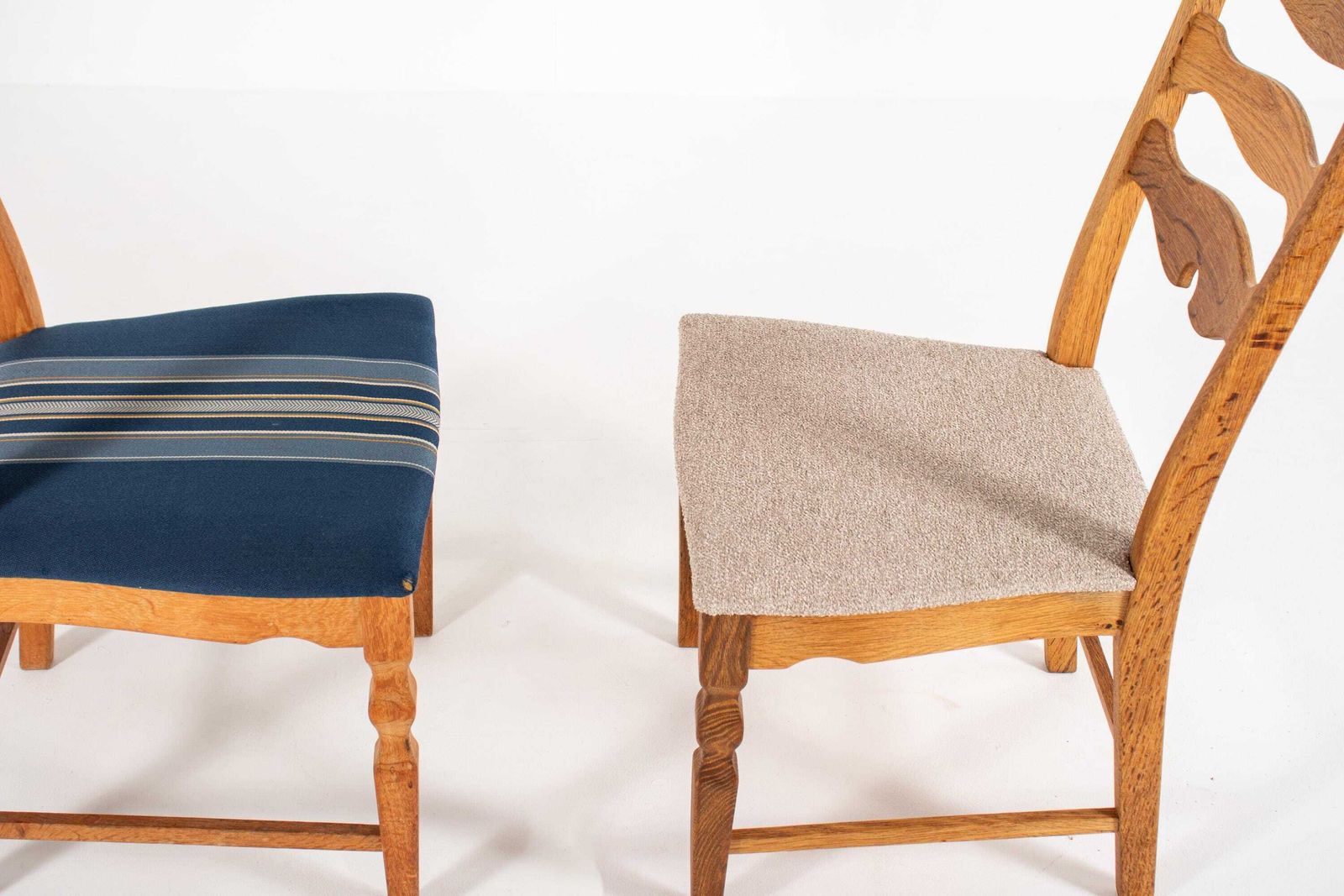 3156.0 Set van 8 Deense eikenhouten stoelen van Henning Kjærnulf, Denemarken, jaren 1960 - Herbekleding mogelijk photo
