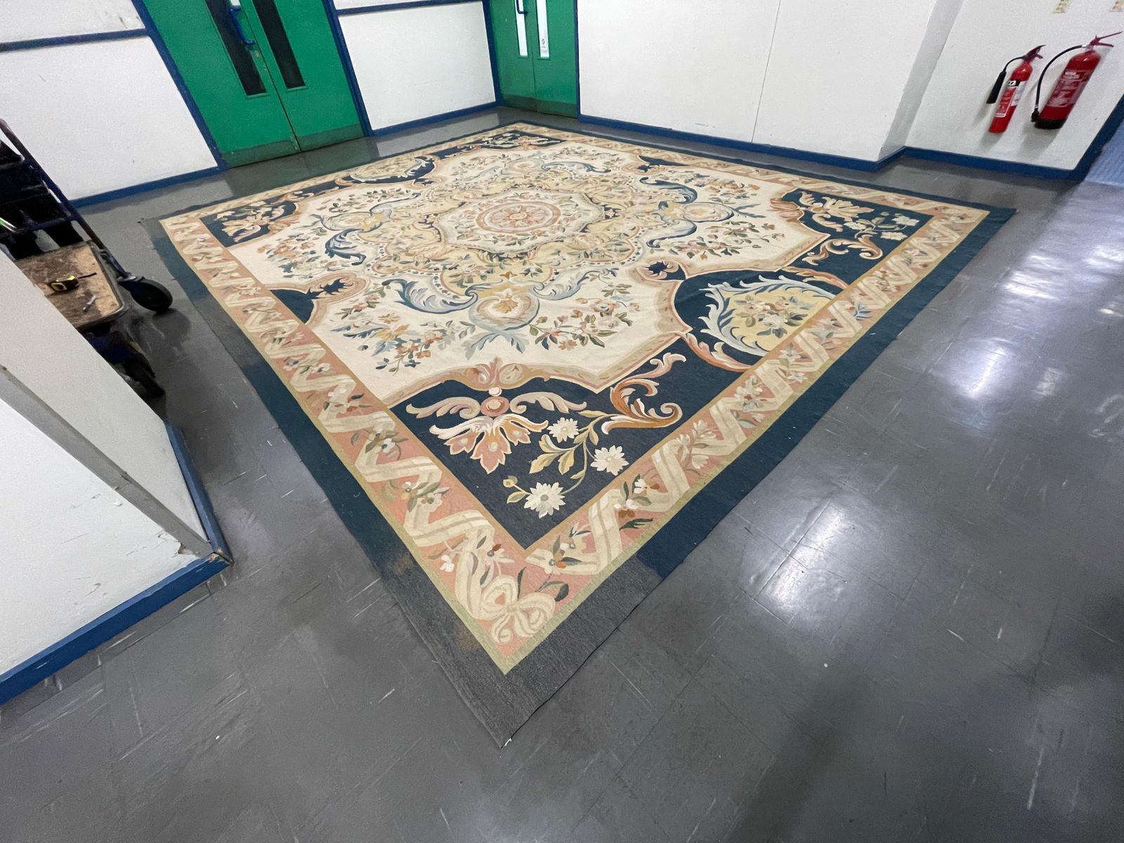 Tapis en point de croix de style Aubusson, grand format, fait main, tapis floral français vintage photo 10741.0