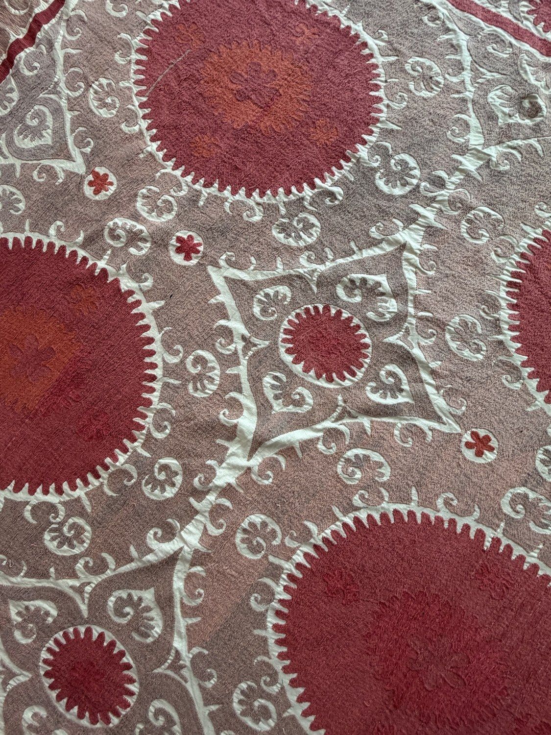 Tapisserie Suzani ouzbèke brodée à la main, rouge et beige, 230 x 335 cm photo vintage