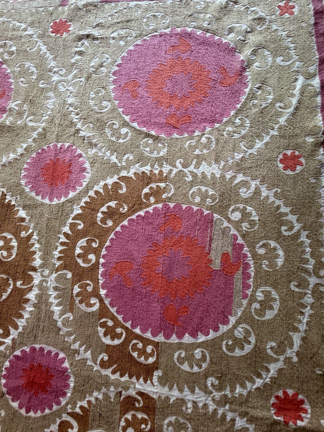 Boho roze beige Bukhara Suzani wandkleed 238 x 330 cm photo vinterior
