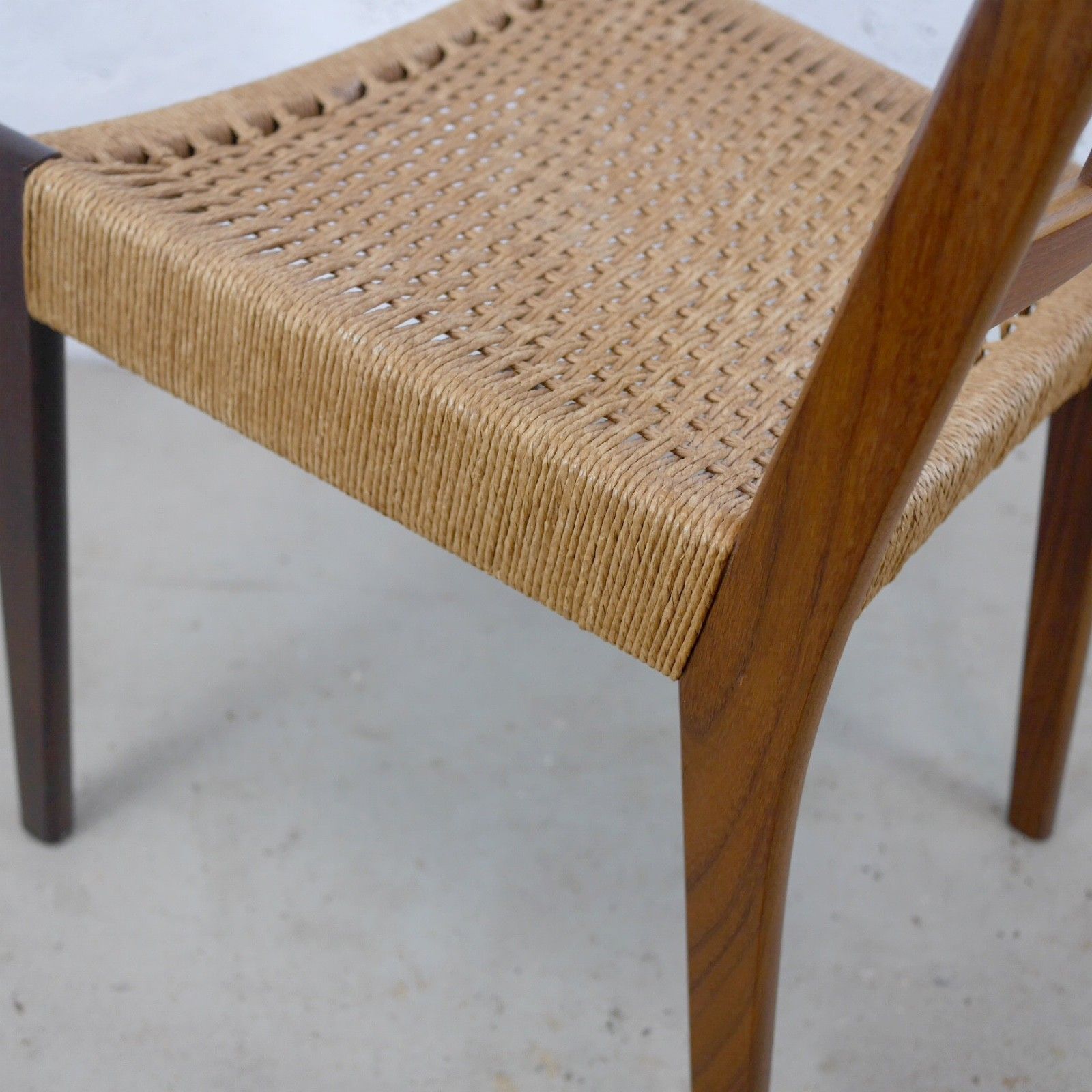 photo vinterior Vintage Mid Century Danish Teak Cord Dining Chairs Arne Hovmand Olsen #103227