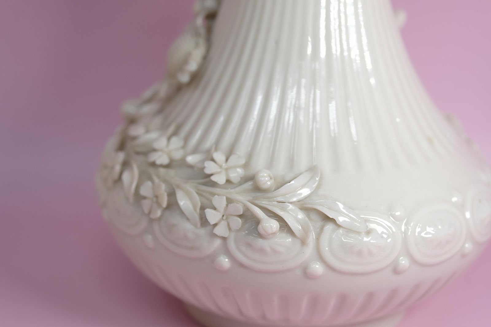photo vinterior Belleek Keramieken Ewer met Bloemreliëf