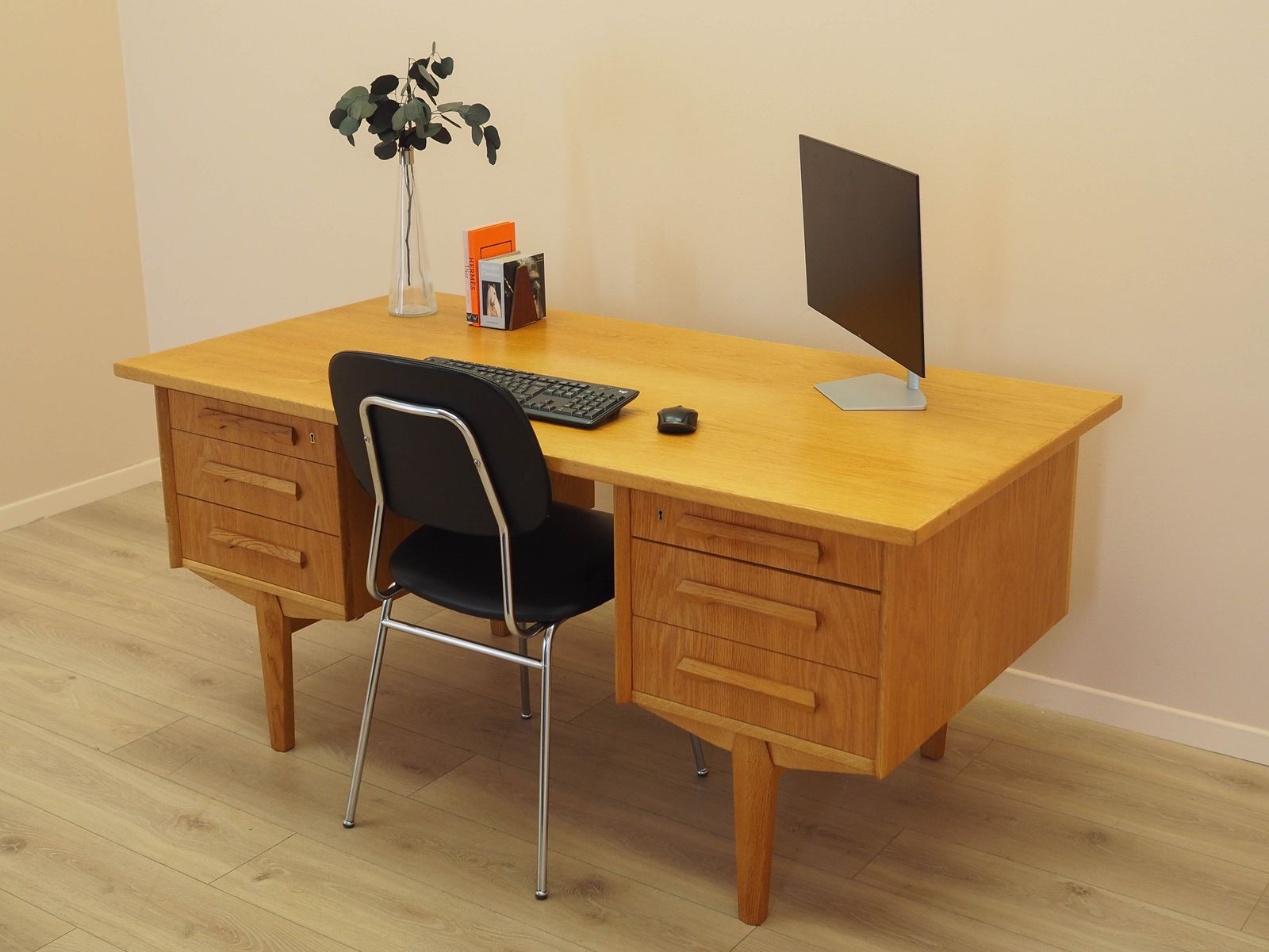 Eiken bureau, Deens design, jaren 1960, ontwerper: Henning Kjærnulf. photo 1699.0