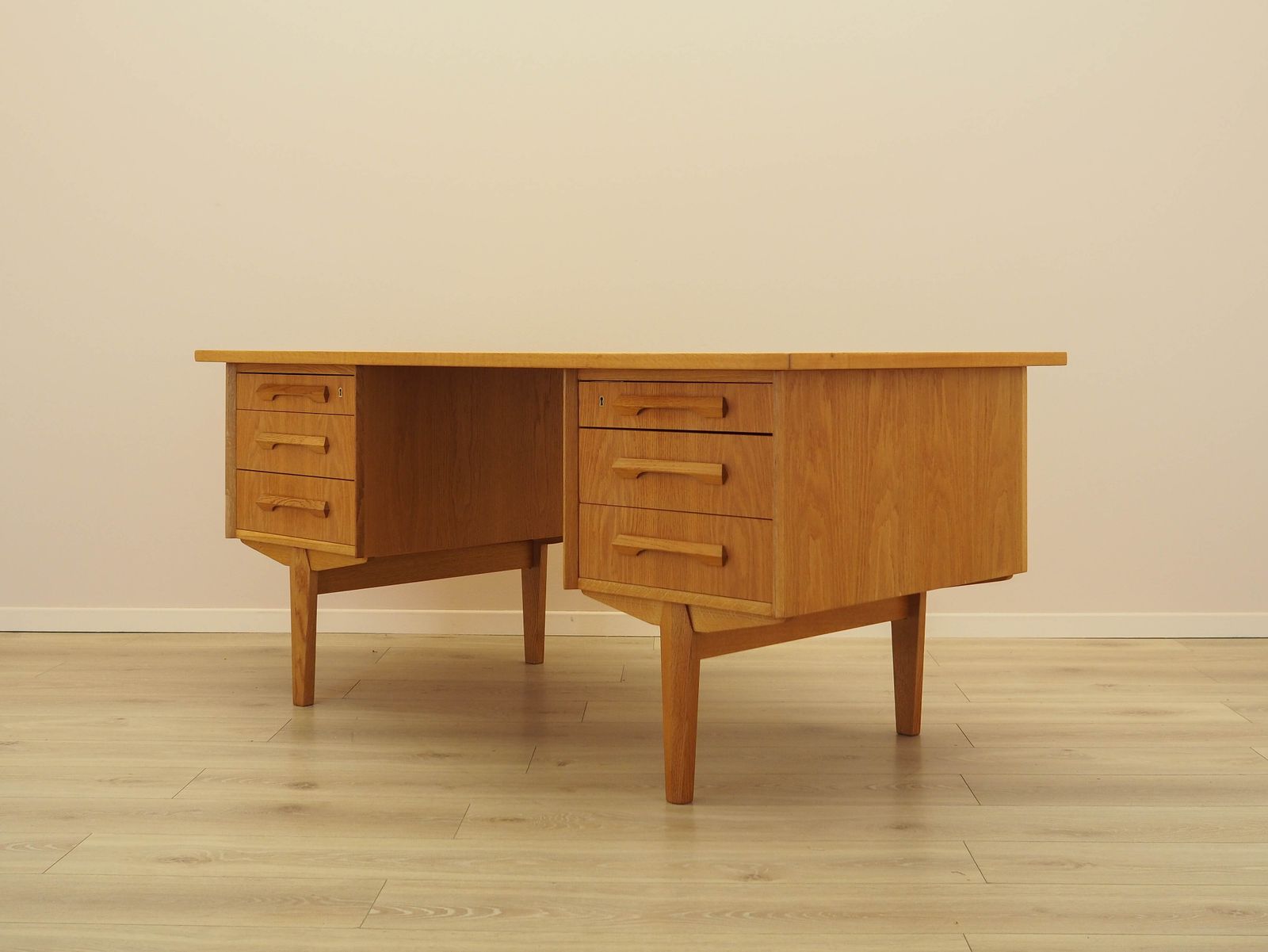 Eiken bureau, Deens design, jaren 1960, ontwerper: Henning Kjærnulf. photo vintage