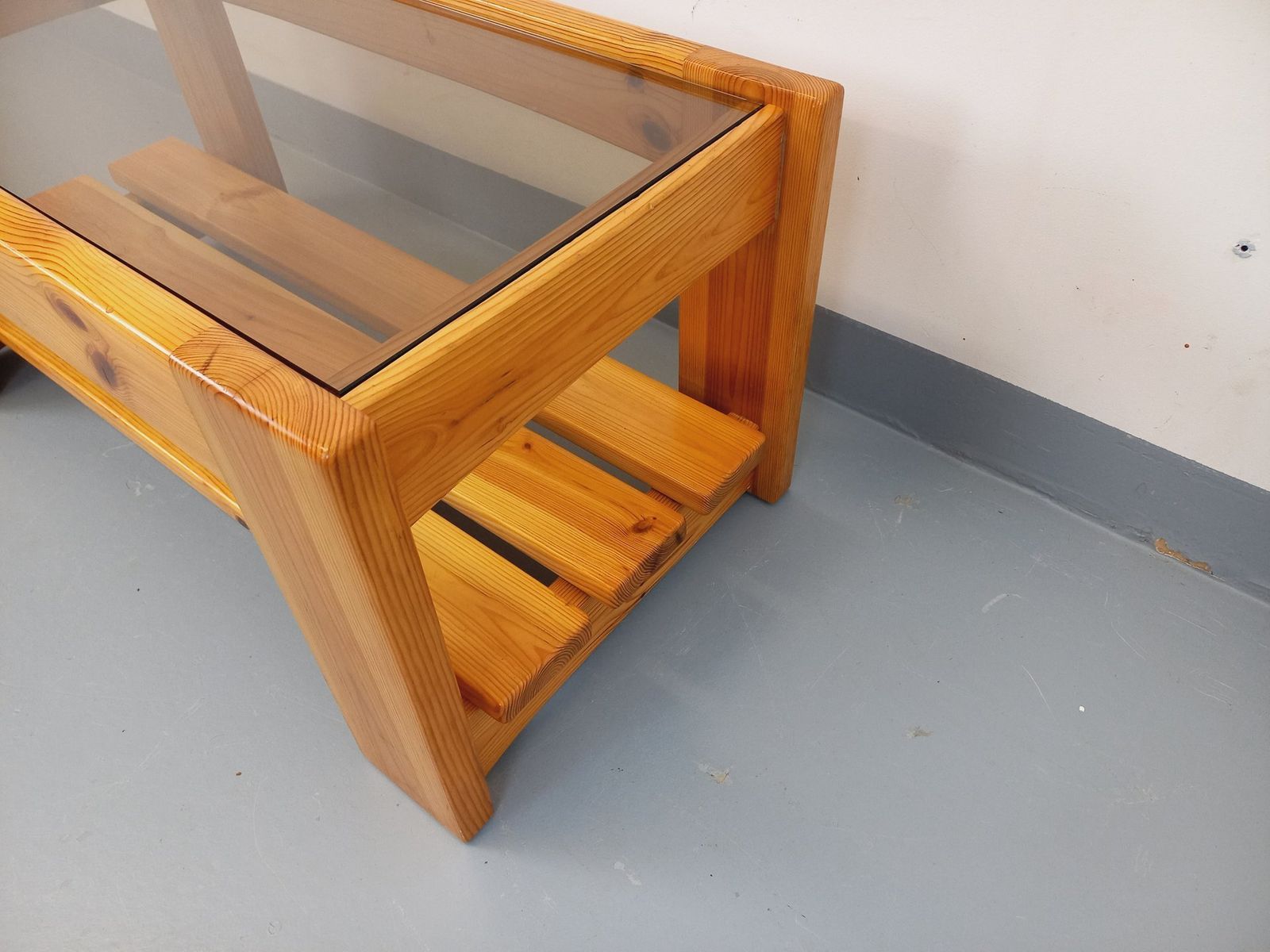 photo furniture Rechthoekige salontafel van grenenhout en rookglas