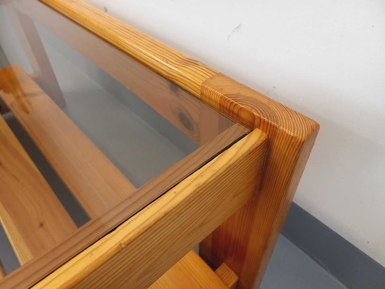 photo buy Rechthoekige salontafel van grenenhout en rookglas