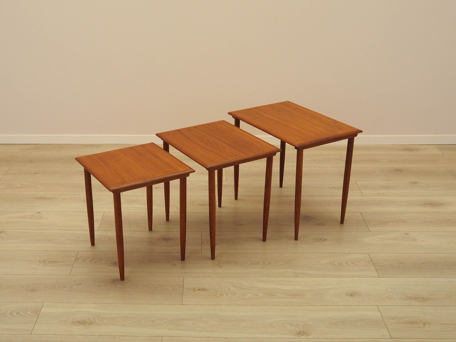 Nesttafels van teakhout, Deens design, jaren 1970, gemaakt in Denemarken. photo for sale