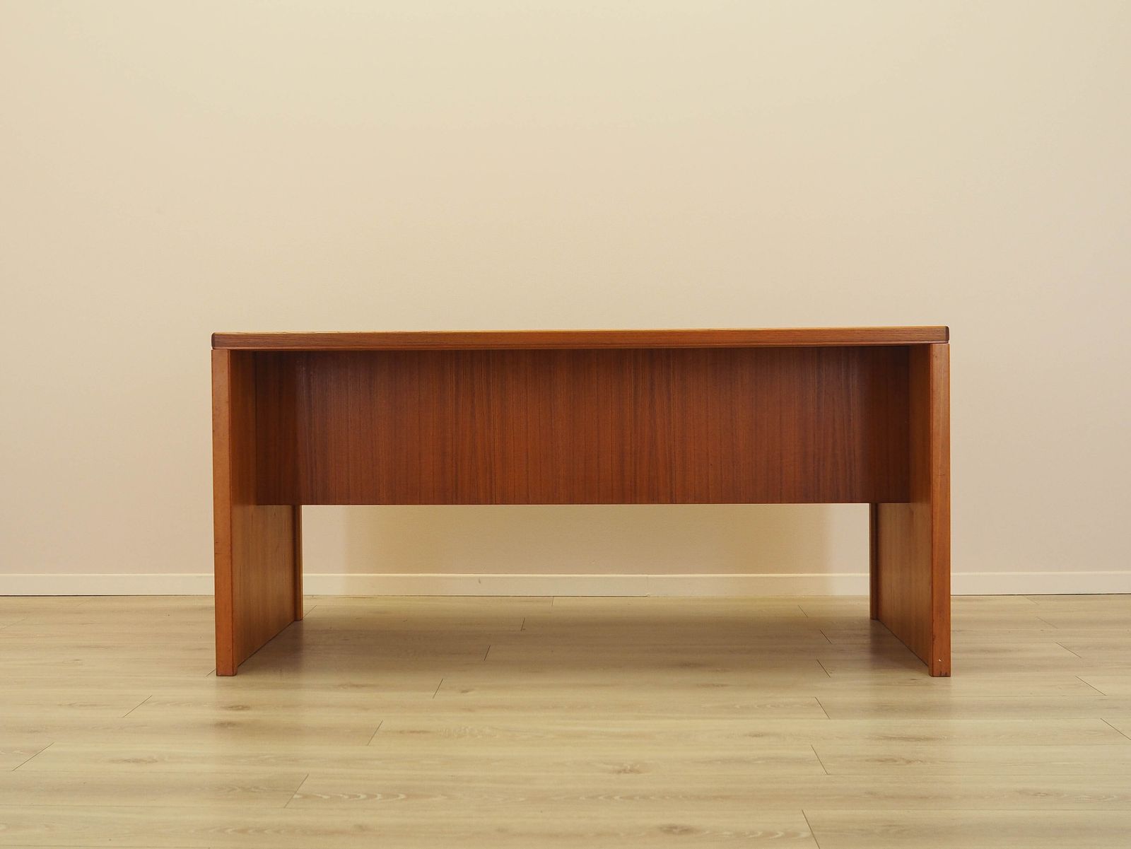 photo furniture Teakhouten bureau, Deens design, jaren 1970, vervaardigd door Omann Jun.
