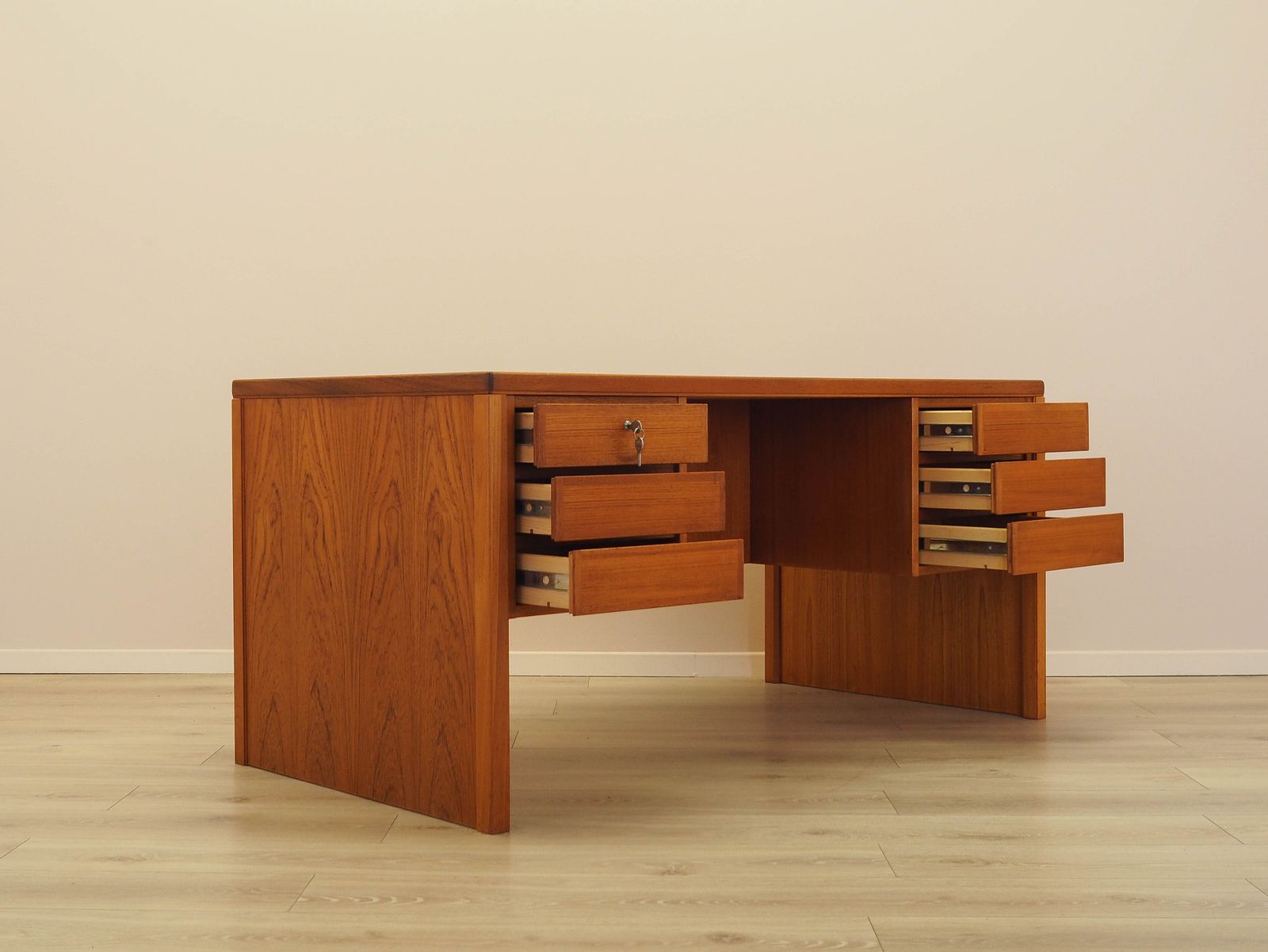 Meubels Teakhouten bureau, Deens design, jaren 1970, vervaardigd door Omann Jun. photo