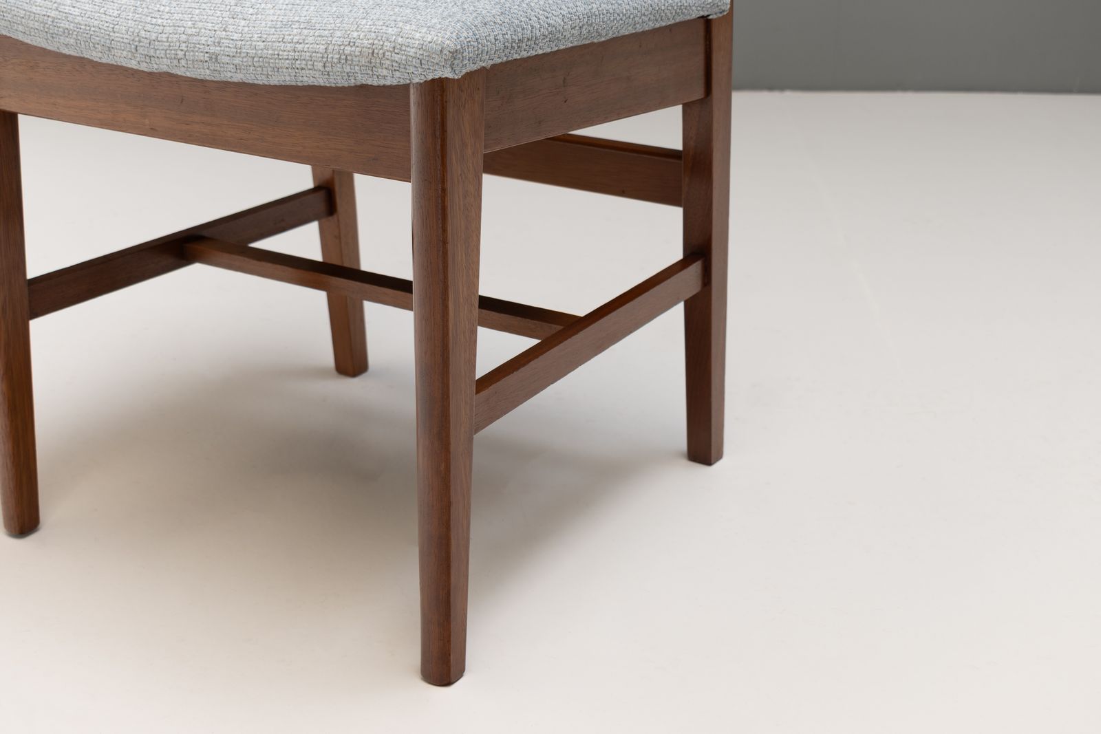 photo furniture Set Of Six Mid Century Dining Chairs