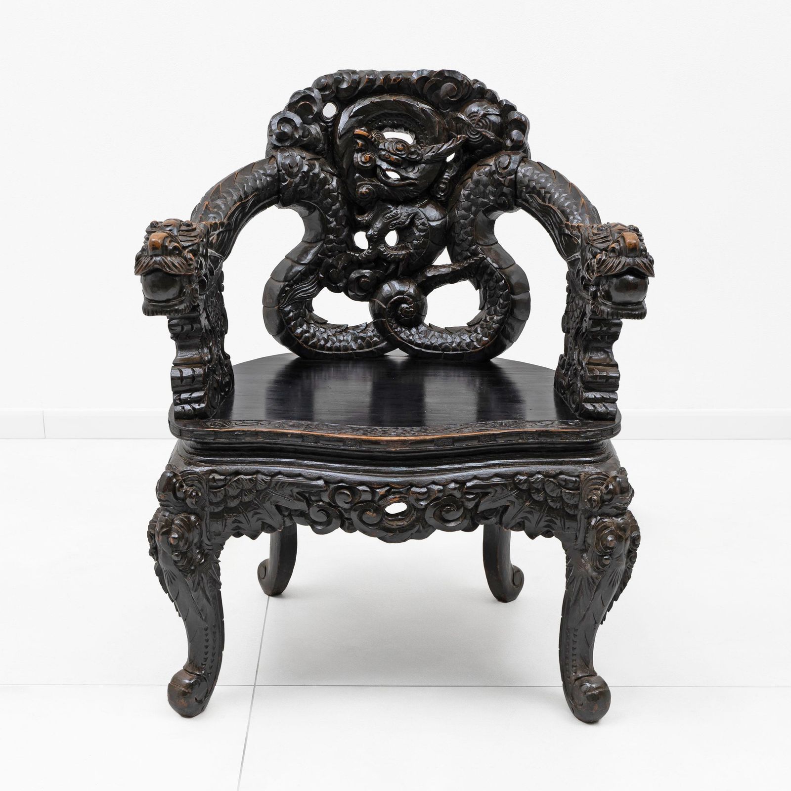 Paar Chinese Qing-dynastie fauteuils met gedraaide draken, geëboniseerd hardhout photo vintage