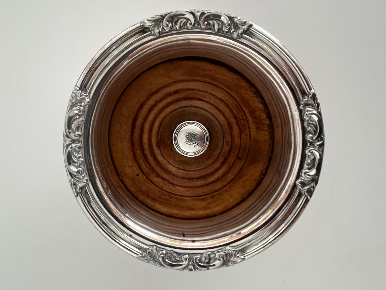 Woonaccessoires Paar Georgische wijncoasters van zilver en Sheffield plate, ca. 1790 photo